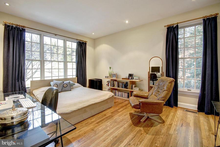 RIVER FALLS - Residential