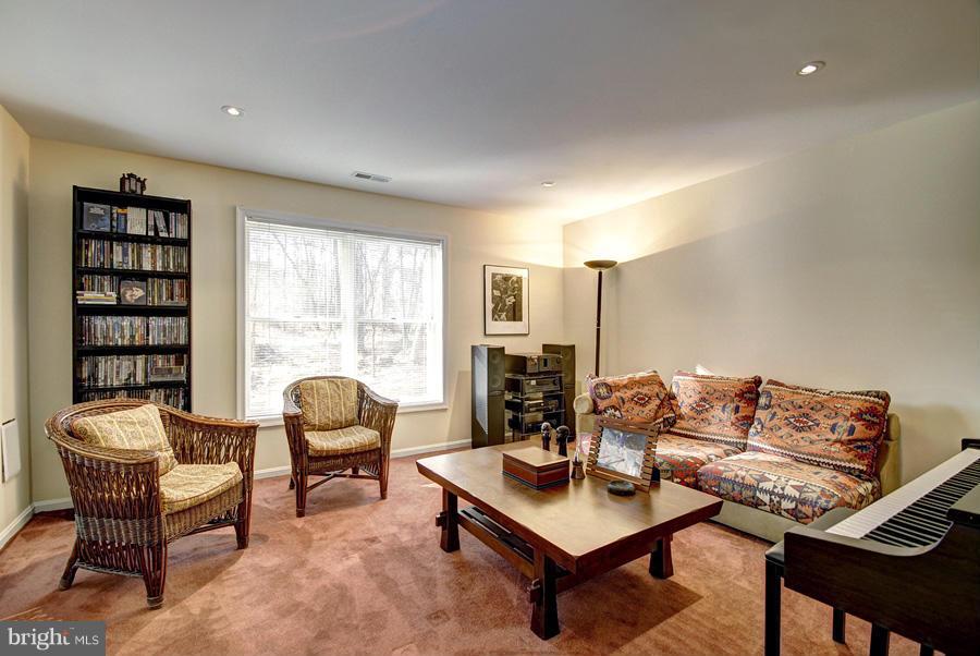 RIVER FALLS - Residential