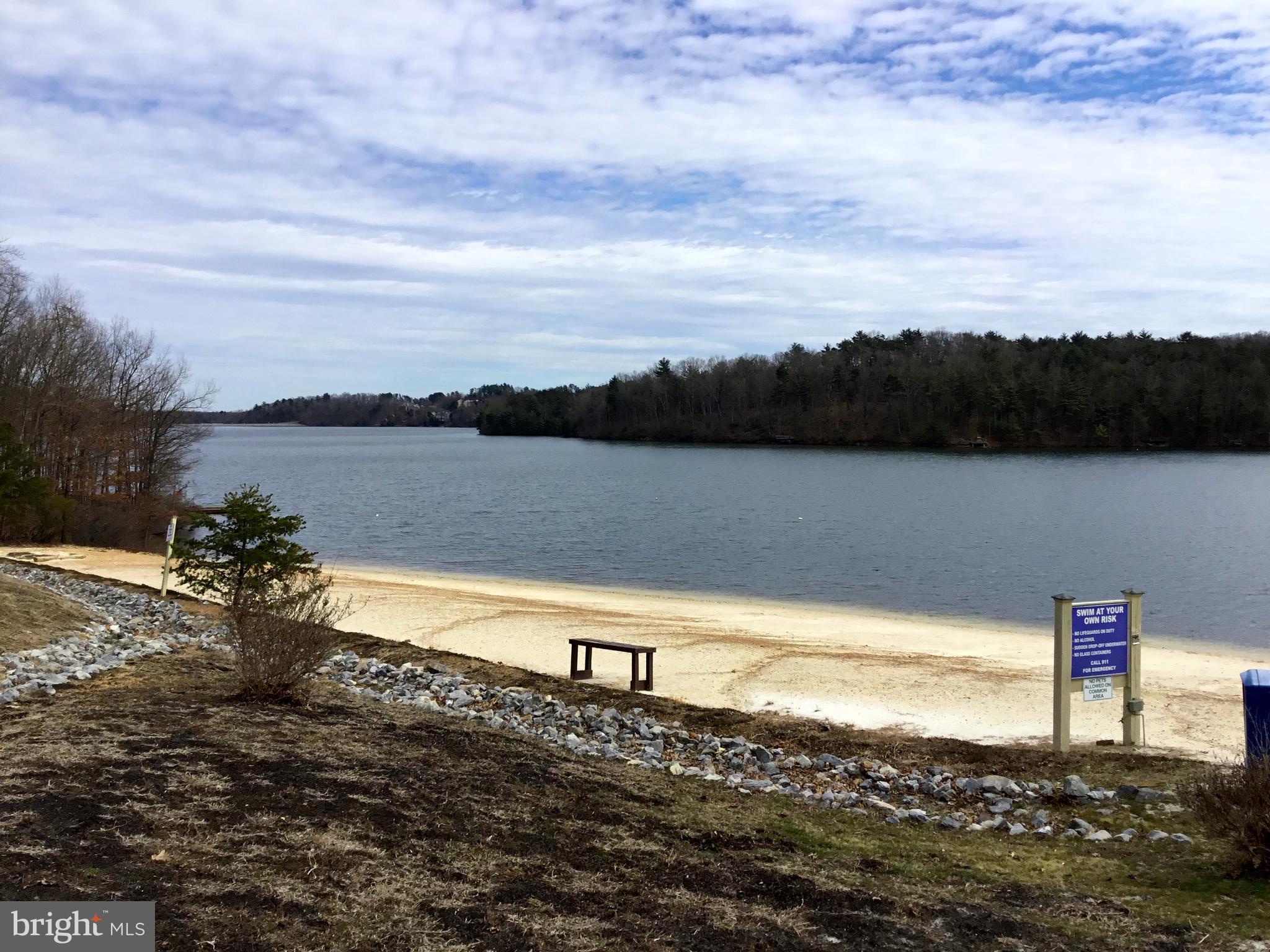 LAKE HOLIDAY ESTATES - Land