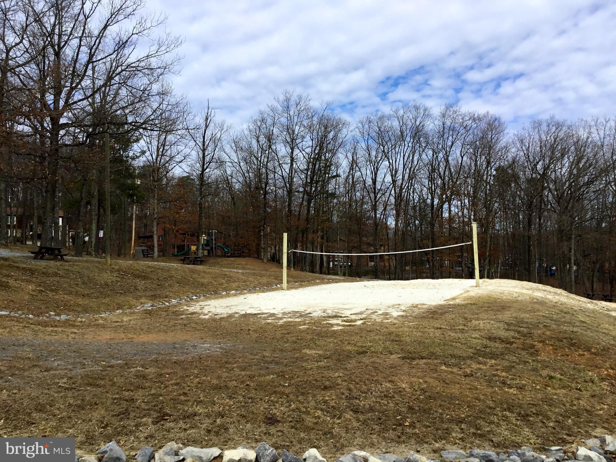 LAKE HOLIDAY ESTATES - Land