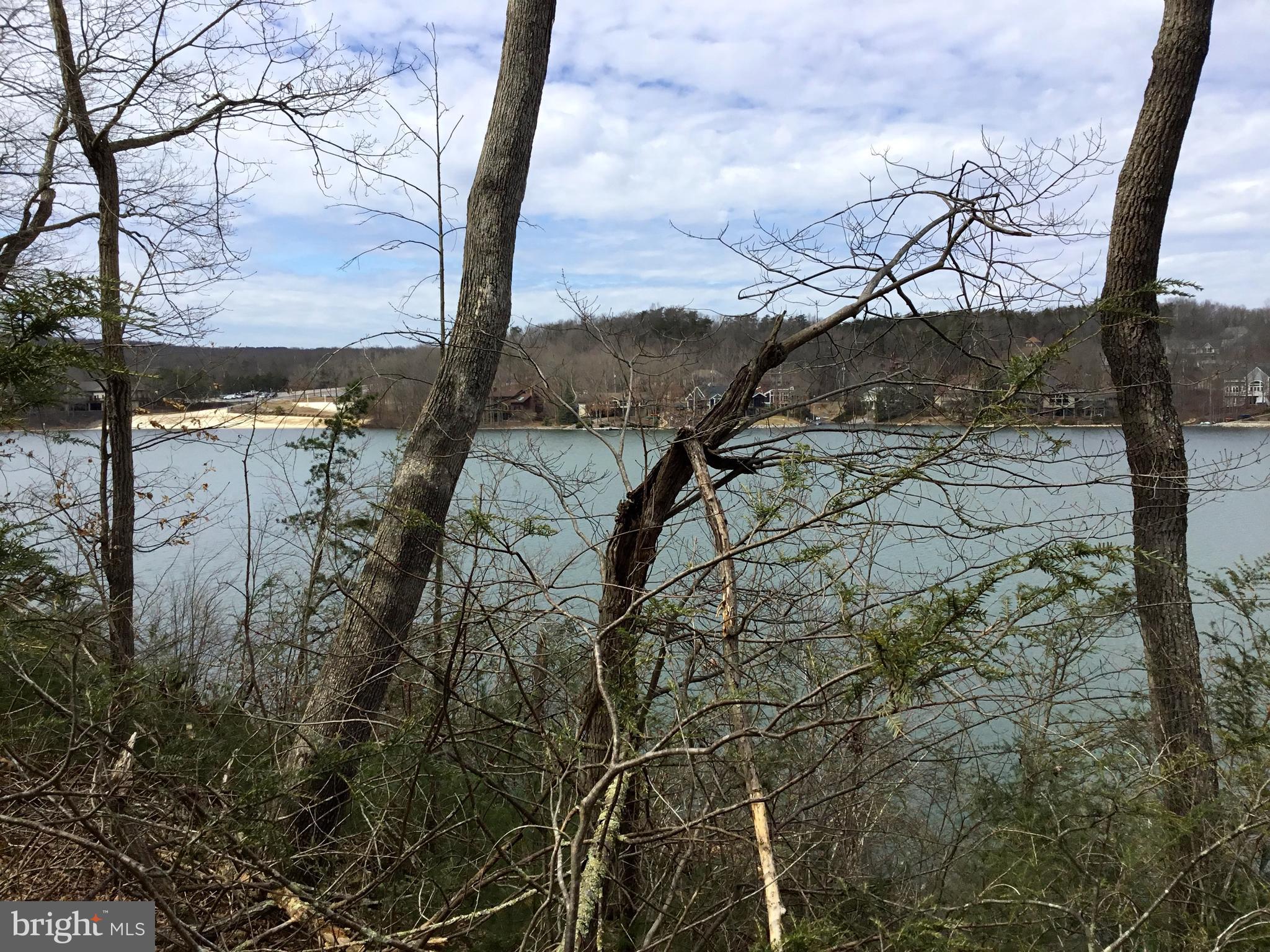 LAKE HOLIDAY ESTATES - Land