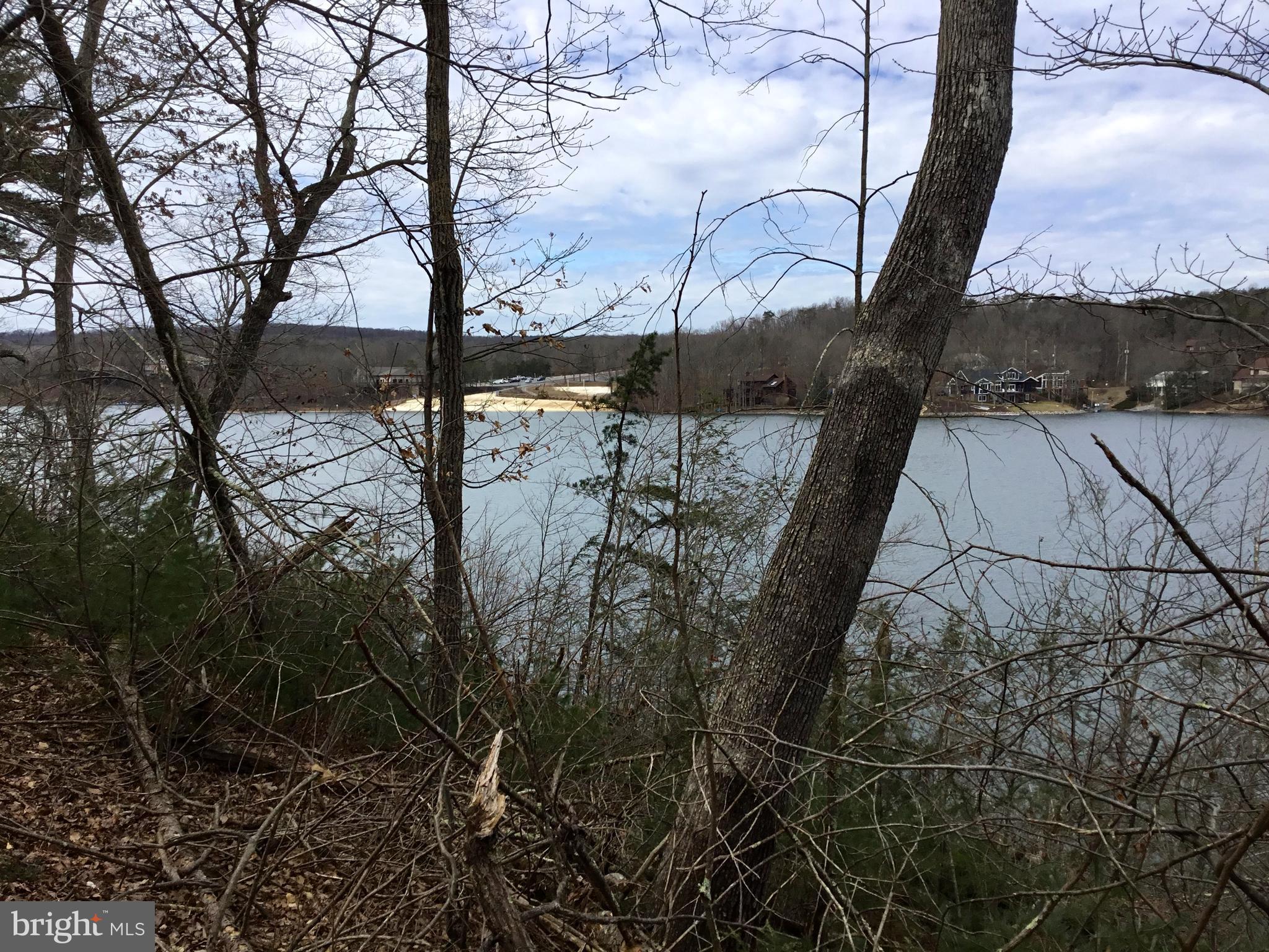 LAKE HOLIDAY ESTATES - Land