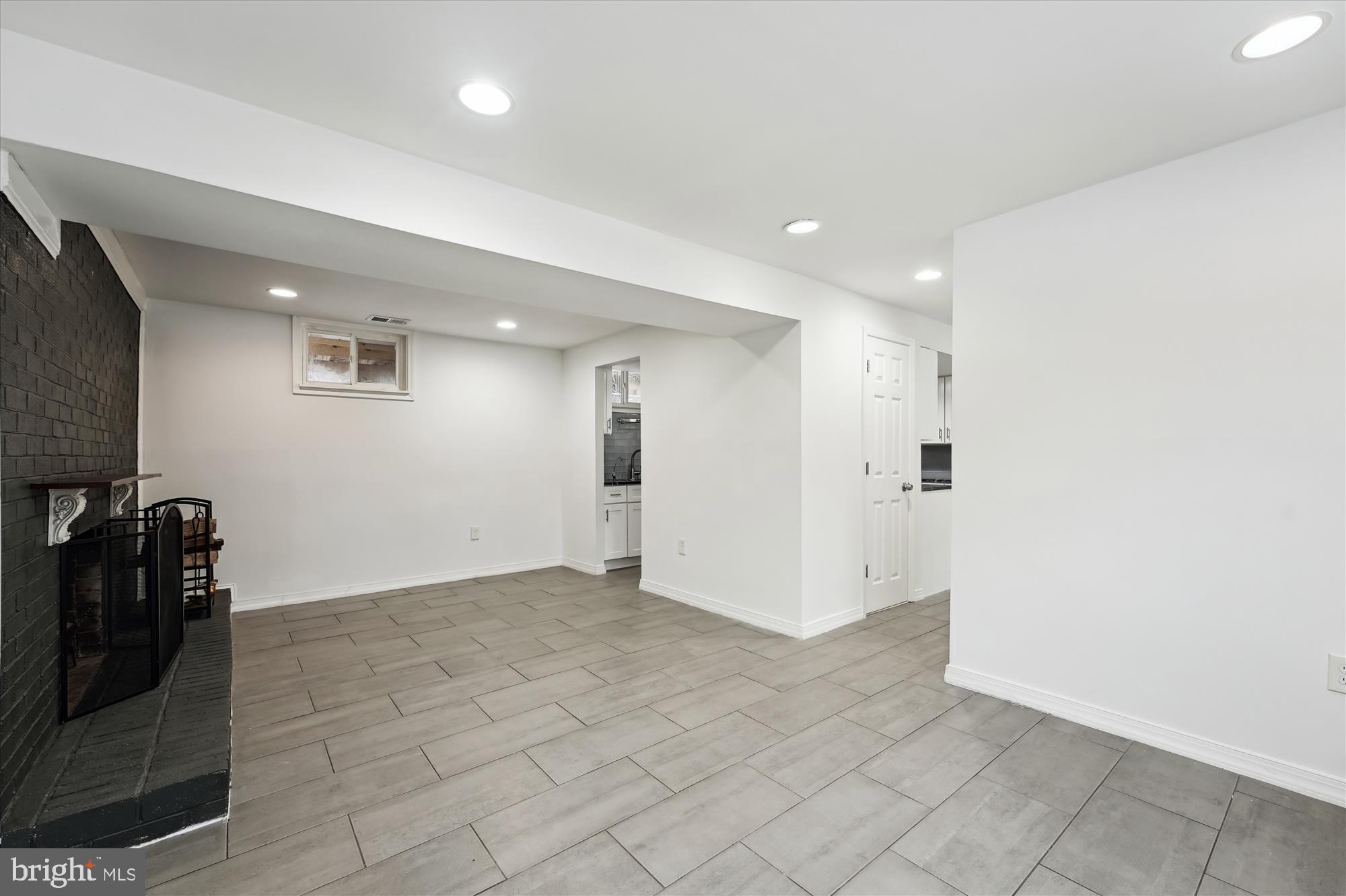 DANIA HILLS - Residential