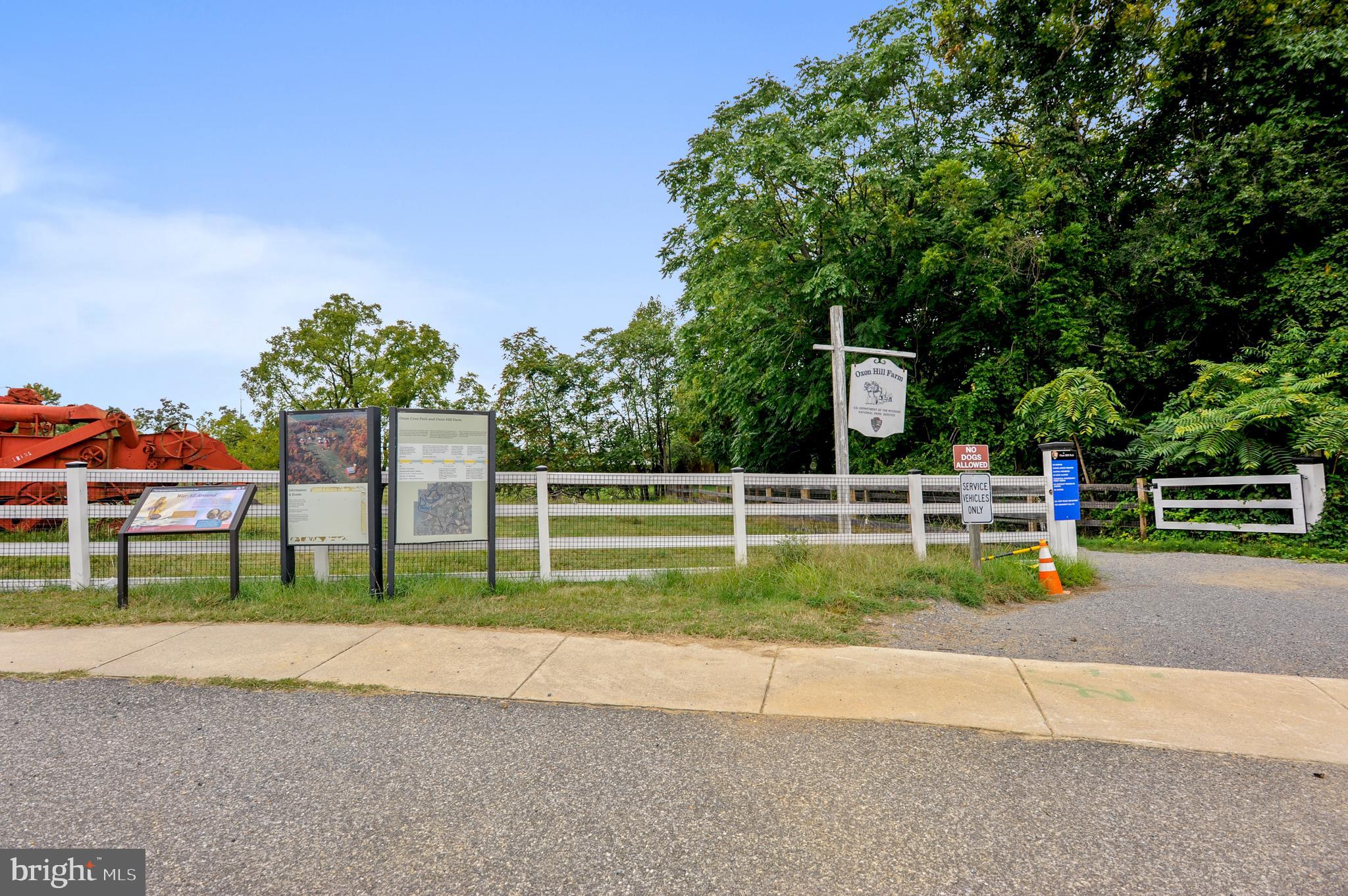 DANIA HILLS - Residential