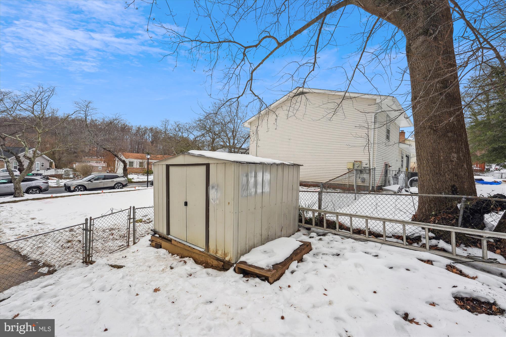 DANIA HILLS - Residential