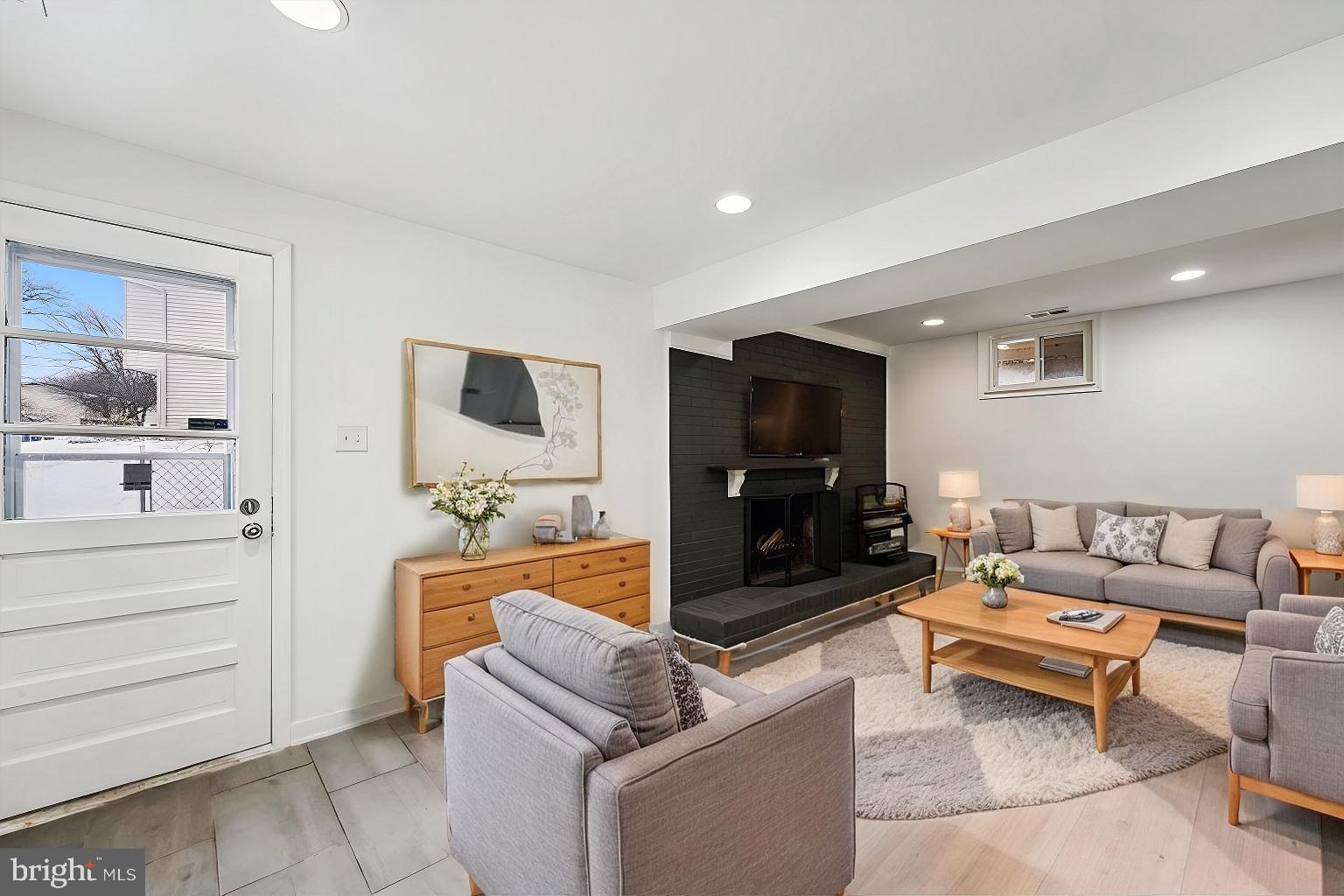 DANIA HILLS - Residential