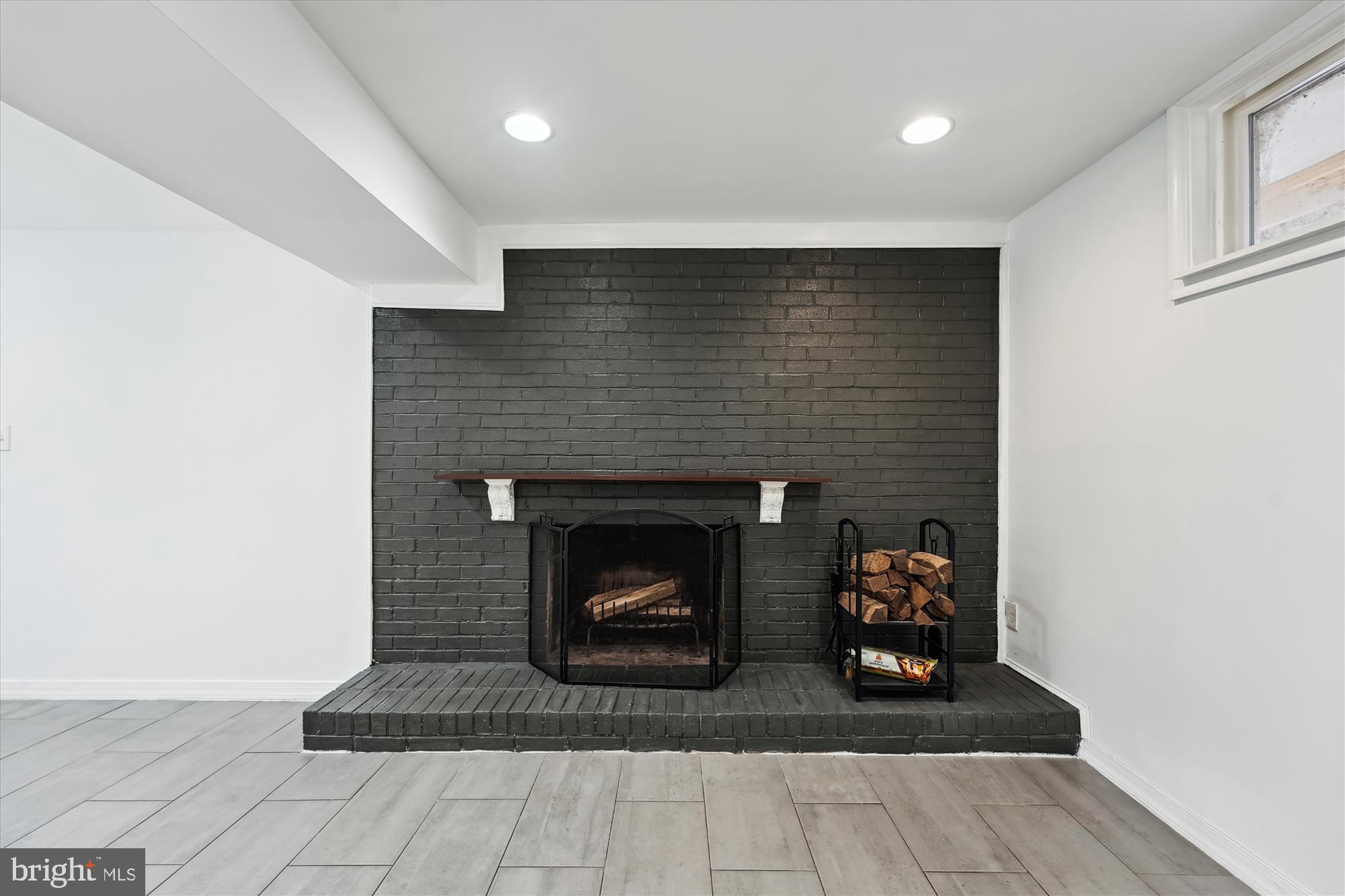 DANIA HILLS - Residential