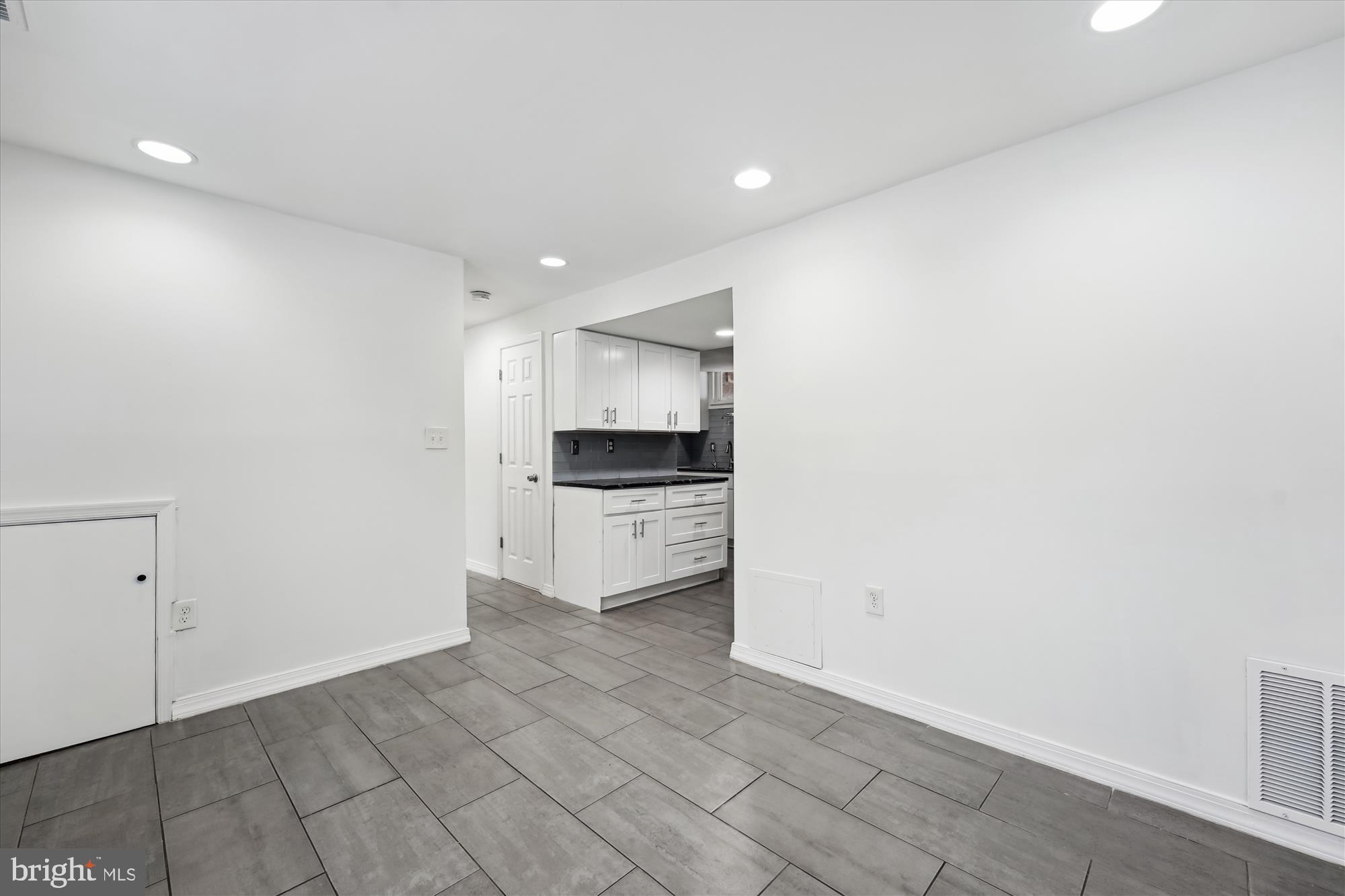 DANIA HILLS - Residential