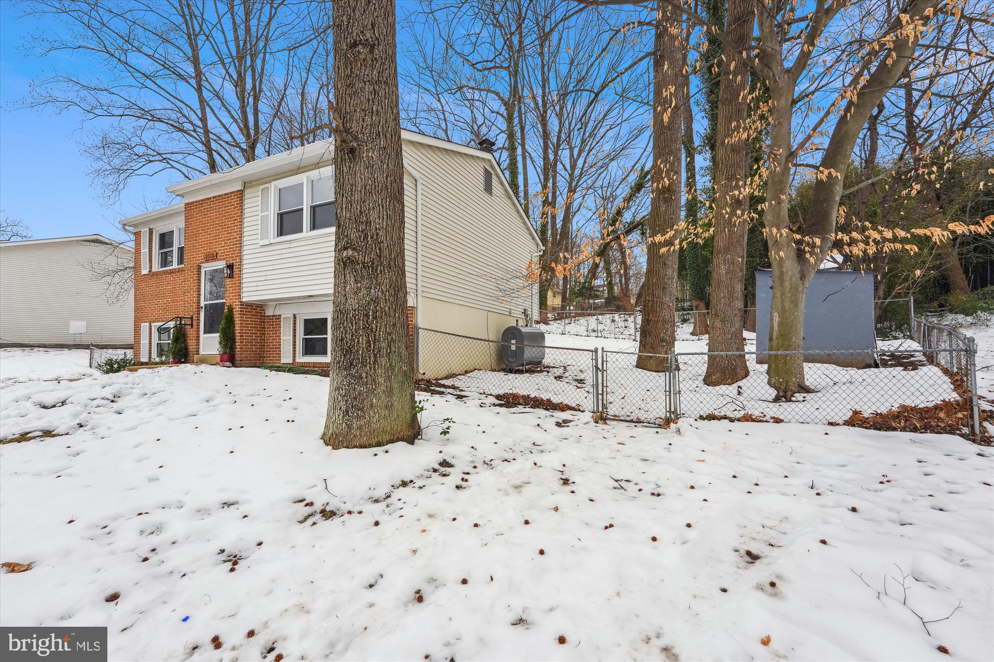 DANIA HILLS - Residential