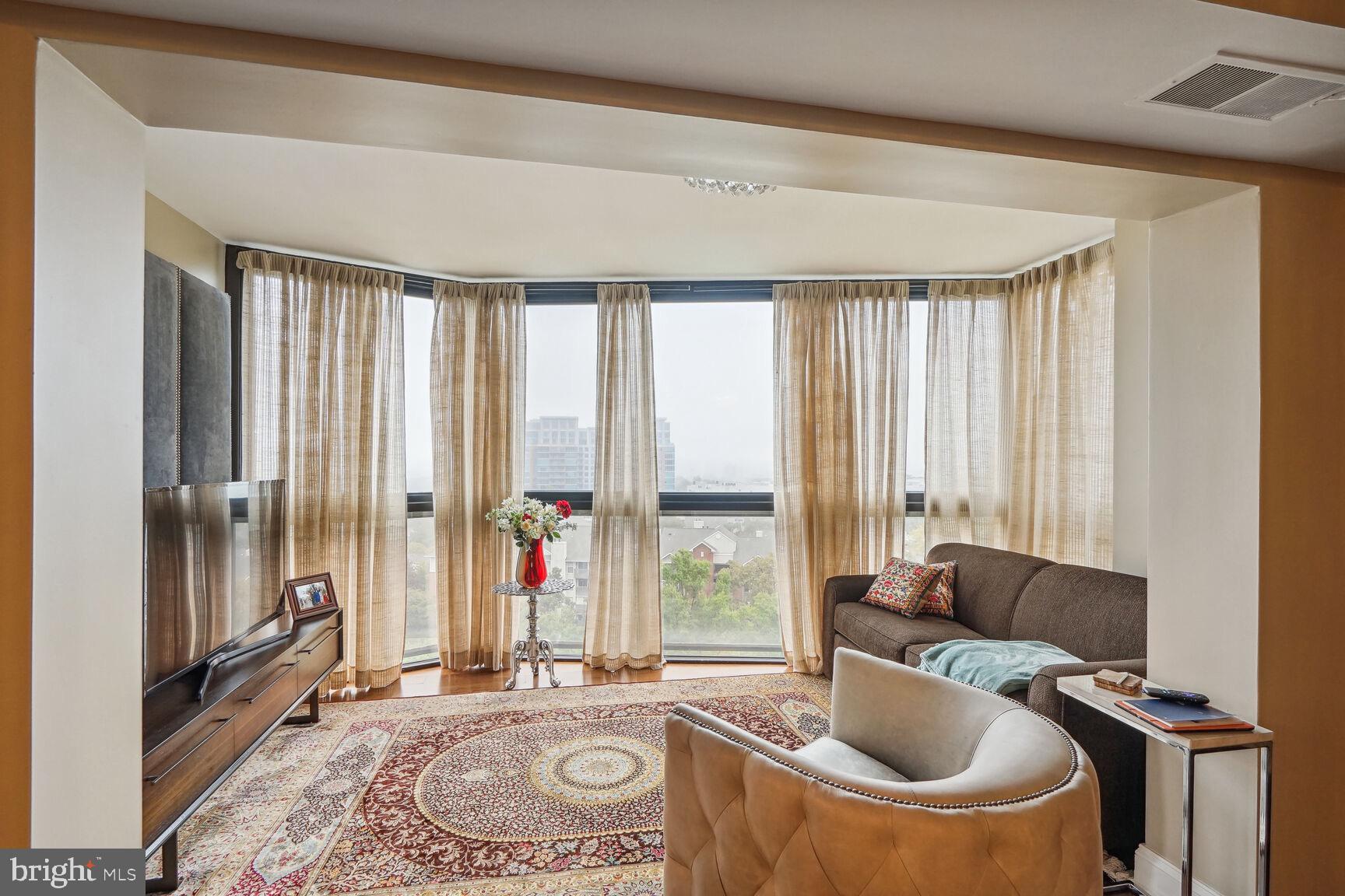 ROTONDA - Residential Lease