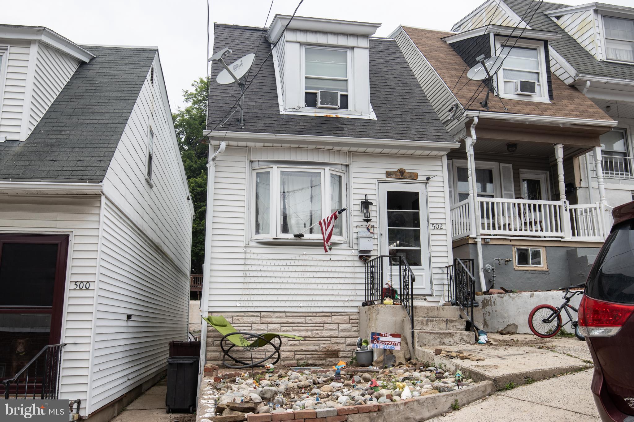 3 Bedroom, 1 Bath Home w/ Garage in Pottsville PA. Sale includes 2 parcels. Currently tenant occupied. Close to the downtown and Alvernia Collegetowne campus. Close to Route 61 for easy travel. Less than 3 hours from NYC and Philly. Call for details!
