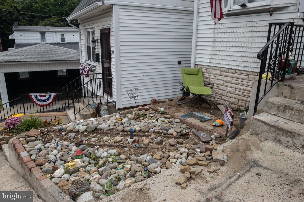 Photo of 502 Jefferson Street, POTTSVILLE, PA 17901 (MLS # PASK2021472)