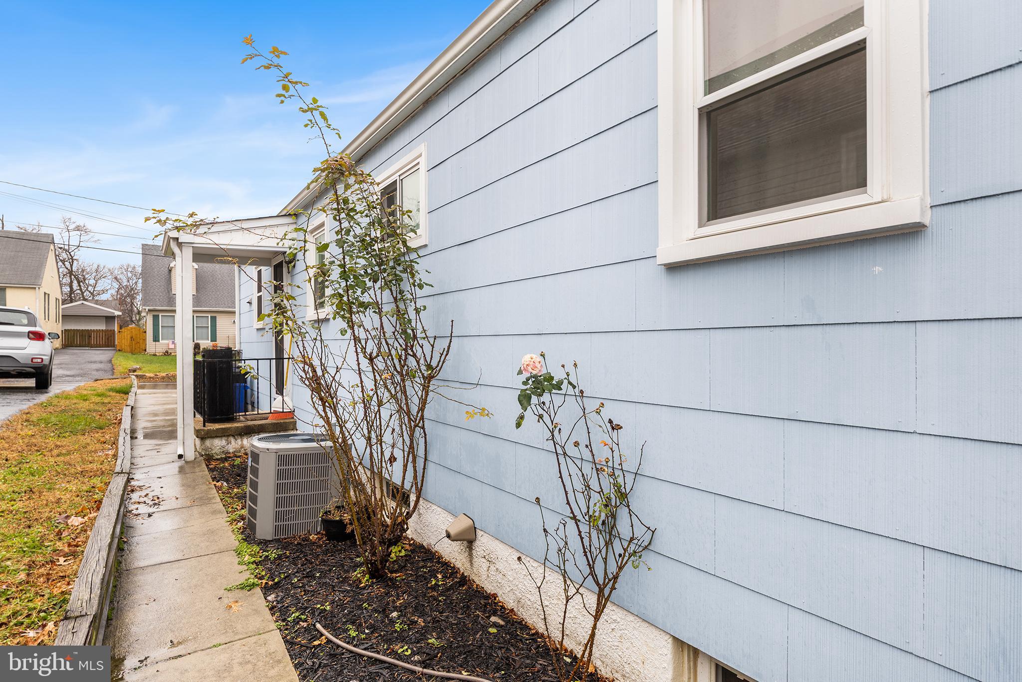 CALIFORNIA GROVE - Residential