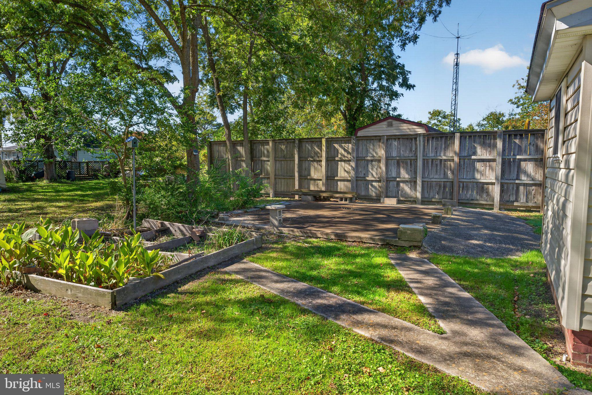 16 MINDEN AVENUE
