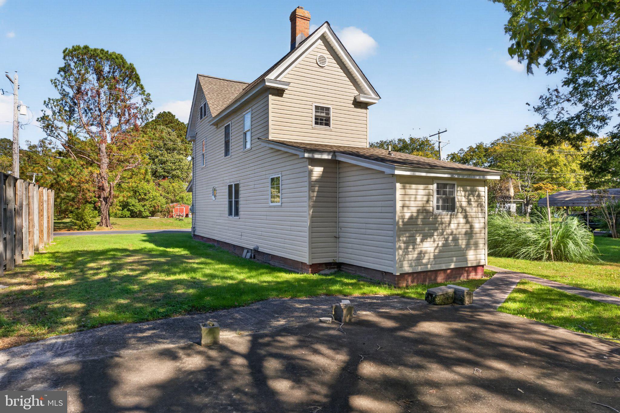 16 MINDEN AVENUE
