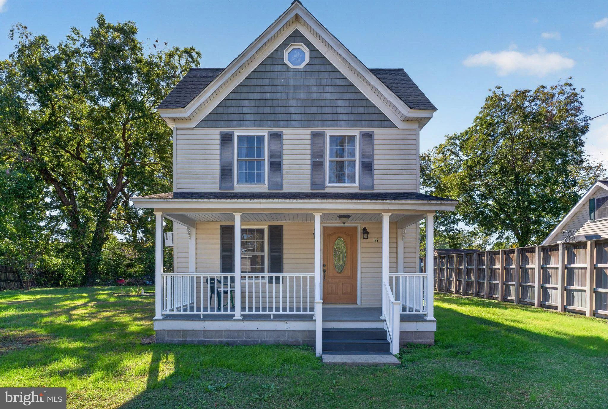 16 Minden Avenue