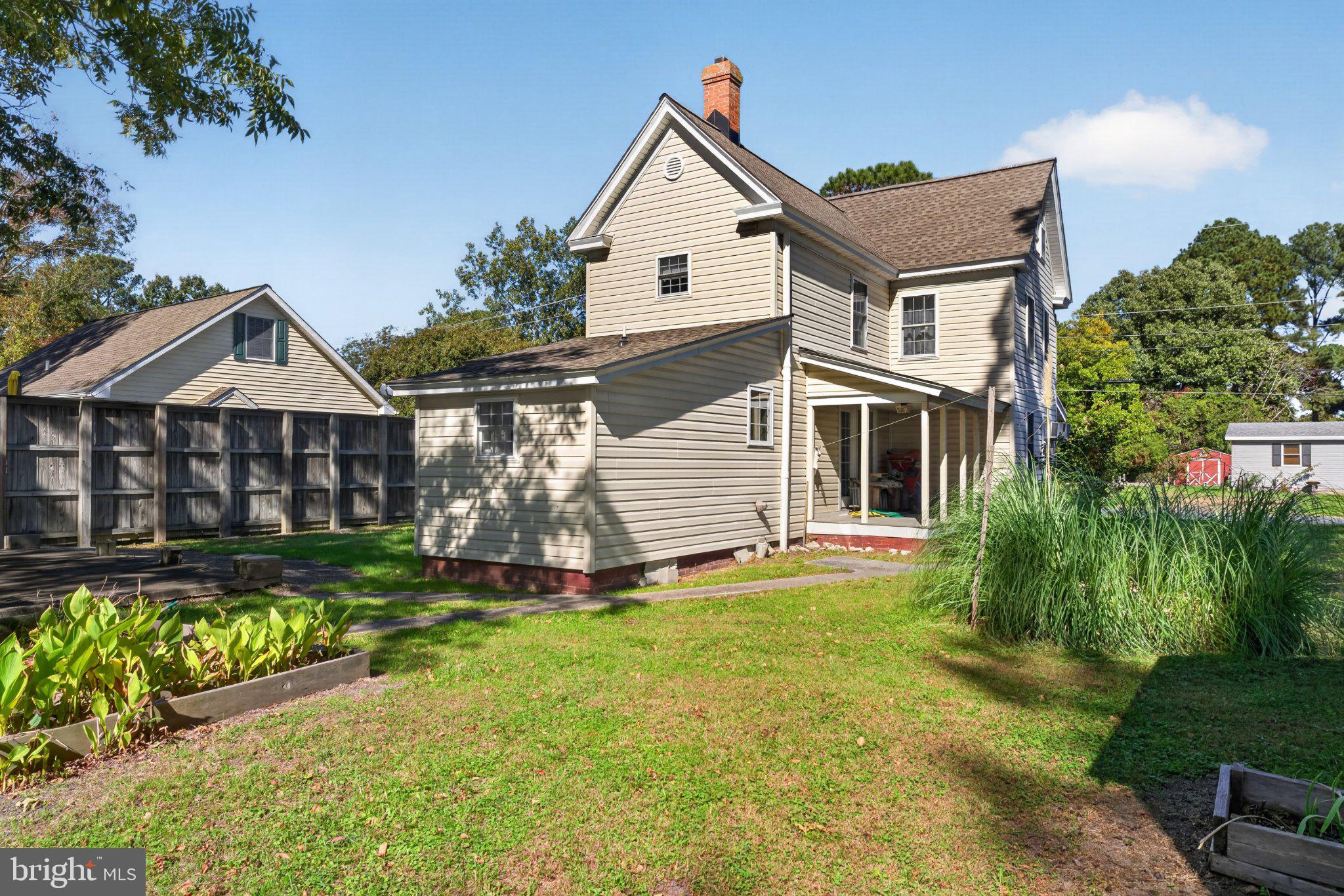 16 MINDEN AVENUE