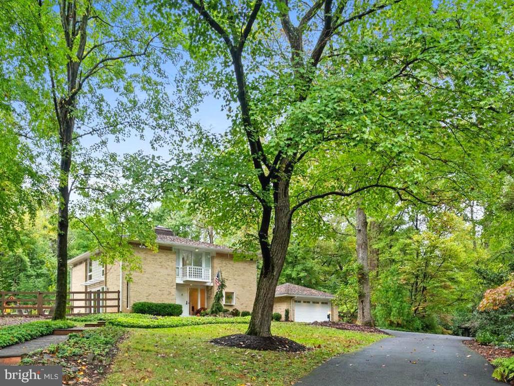 Absolutely immaculate! Updated over the past three years, this move-in ready contemporary in Potomac is ready to welcome the most fastidious buyers. Serenely nestled amongst trees on a quiet cul-de-sac in the desirable Timberwood of Potomac neighborhood, this stunning five bedroom / three-and-one-half bathroom contemporary home has thoughtful updates throughout. Floor-to-ceiling windows, multiple skylights, and abundant use of glass doors that welcome in the natural light and provide peaceful, natural views. Enjoying multiple patios, this property's impeccable landscaping envelops you in a world of privacy and tranquility, surrounded by mature trees and lush greenery. This exquisite 4,100+/- home features custom finishes, dramatic light fixtures and hardware, recessed lighting, and wood-beamed ceilings.
The gracious center-hall foyer has beautiful steel and wooden pegged design hardwood floors and leads to both the formal dining room and spacious living room. Offering a fireplace and sliding glass doors to the side patio and beyond to the fenced-in verdant backyard, the living room is the perfect gathering place. The sleek chef’s kitchen features state-of-the-art appliances, a center island with a breakfast bar, and a bright and cheery breakfast room with access to the rear patio - all ideal for family living and entertaining. This exquisite kitchen is open to the family room with recessed Sonos speakers, which also enjoys back patio access, adding to the excellent flow of the home. There is an updated mudroom / laundry room purposefully located off of the attached two-car garage, complete with extra storage space. A handsome study with built-ins and a wet bar, as well as an elegant powder room are also located on the first floor.
The second level is highlighted by the expansive owner’s suite with a wonderful balcony - taking full advantage of the peaceful views - a custom walk-in closet, as well as a spa-like full bathroom with a separate luxurious soaking tub and dual sinks. Three additional sun-filled bedrooms, a shared balcony, and another full bath complete the second floor. The fifth bedroom, a full bath, a sizable recreation room, and ample storage can be found on the lower level.
Additional offerings include a spacious driveway, an electric car charger, a new water heater, newly-zoned AC and electric heat, a new privacy fence, and a refreshed professionally-landscaped rear and side yards. 2004 installation of new roof (to be completed in October 2024.) 9420 Garden Court offers a serene retreat that is still within easy reach of the conveniences of city life. A must-see! (Square footage is deemed accurate but not guaranteed.)