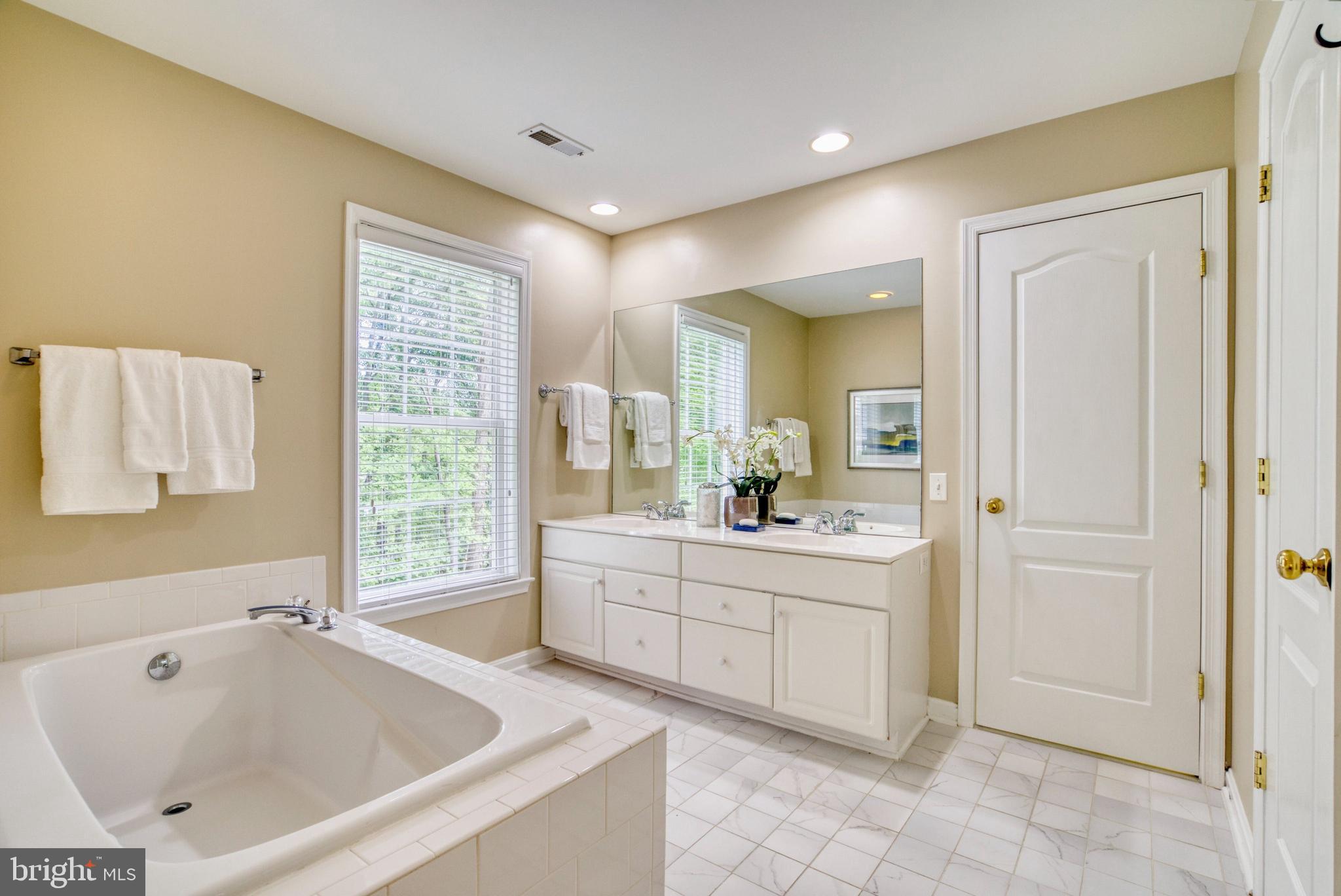 OAKS AT CROSSPOINTE - Residential