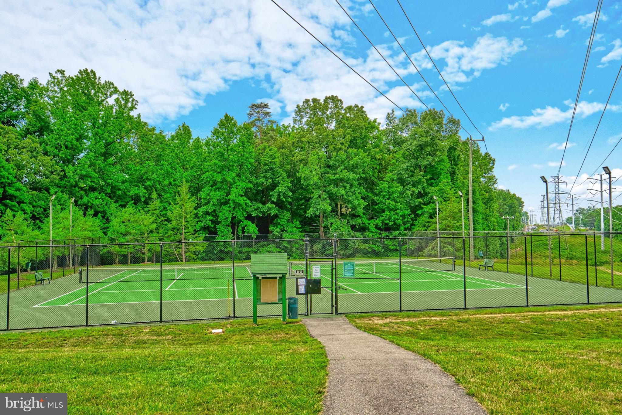 OAKS AT CROSSPOINTE - Residential