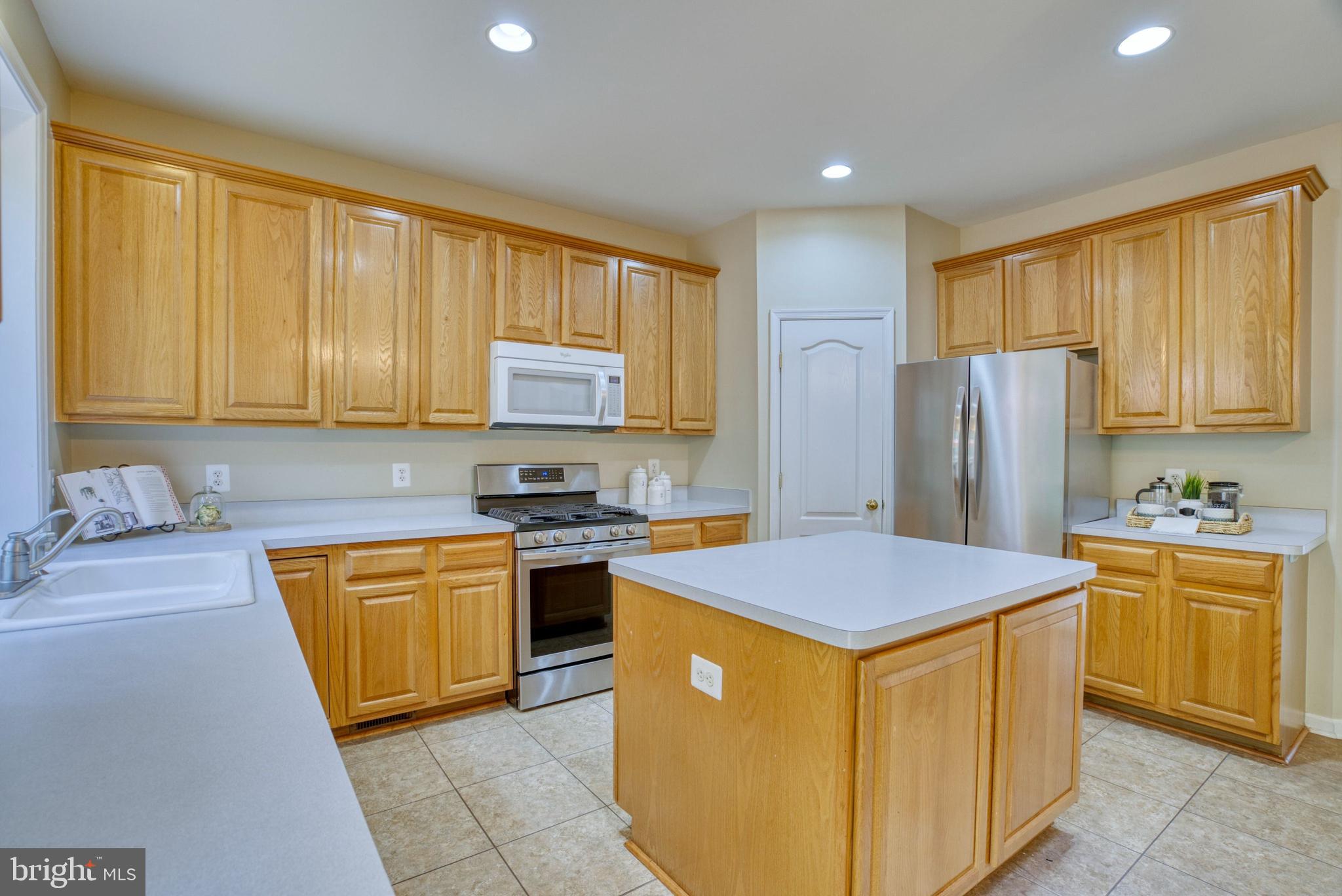 OAKS AT CROSSPOINTE - Residential