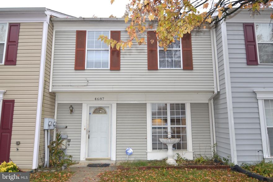 3BR 1.5FB interior town home unit. Kitchen with table space, living/dining area with wood floors, fenced rear yard with attached storage shed.  Washer/dryer on bedroom level. Community rec center w/pool. Pets case-by-case basis.