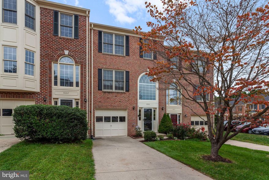 Fantastic 3 level 3 bedroom/3 1/2 bath townhome with 1 car attached garage and fully fenced backyard  in amazing Lakeridge location just off Old Bridge Road. NEW TRANE HVAC with warranty. ROOF replaced in 2018 with 25 year shingles. APPLIANCES replaced in 2018 with black stainless steel. HUGE kitchen with space for large table. SUNNY deck located off of kitchen. Recreation room has full bath on main level. GREAT layout with tons of space.