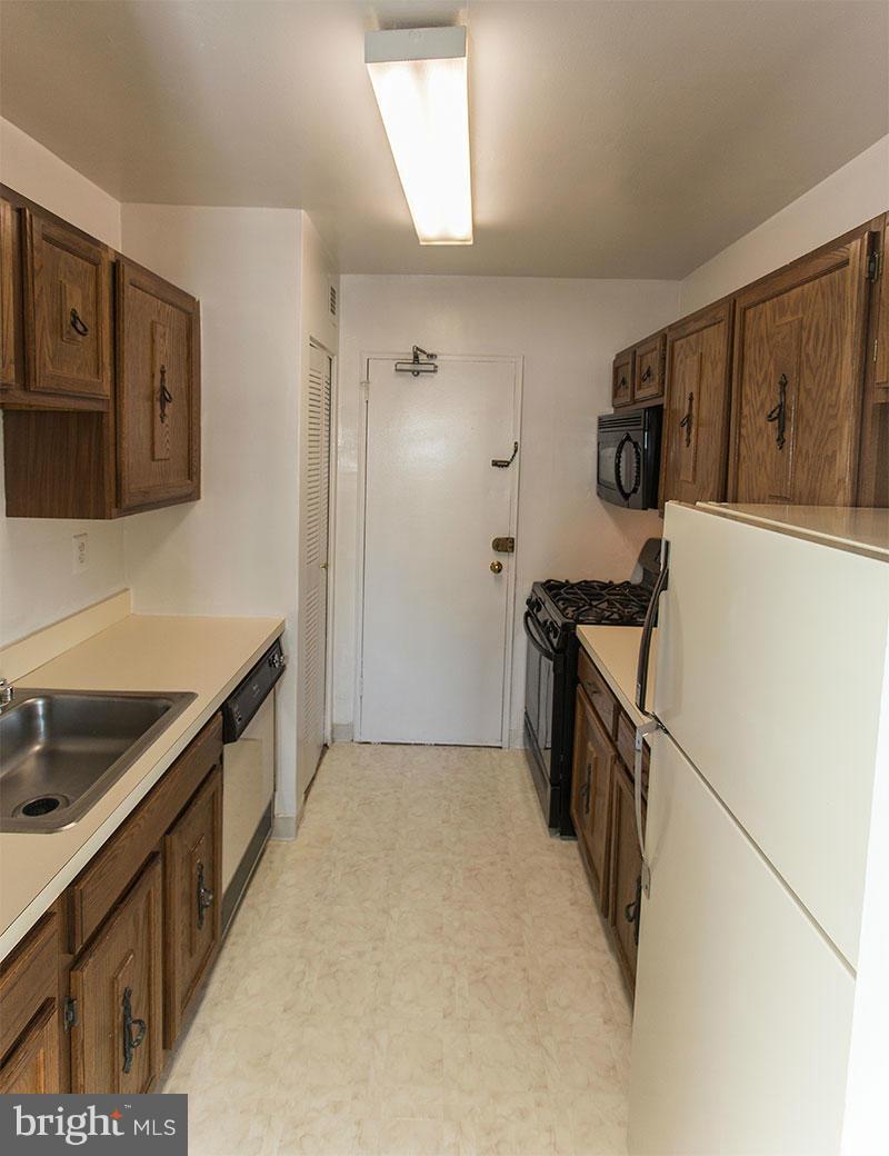 1830 COLUMBIA PIKE G10