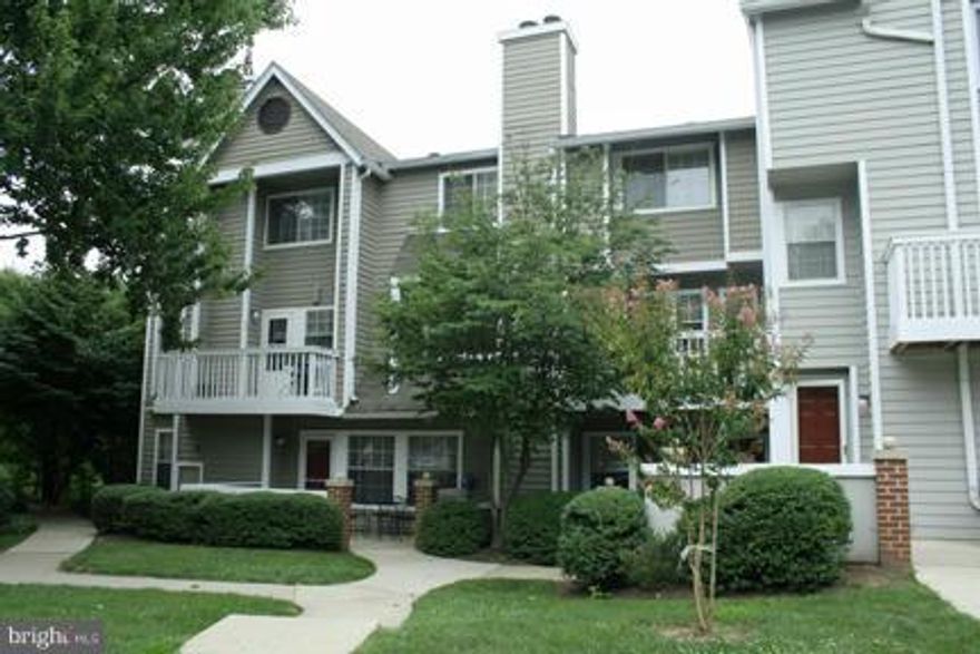 UPDATED 2BR/2BA END UNIT w/NEW Kitchen, NEW Baths, NEW flooring & BALCONY! Features include: Kitchen w/SS applncs, beaut counters & stacked W/D. LivRm inclds FP & adjacnt DinRm. UpLev w/2-BRs, walk-in(s) & new baths. Also has a private patio & rear entry that faces trees. Close to Metro, shops, dining, hike/bike trails, WholeFoods & MORE! pets allowed case by case basis.