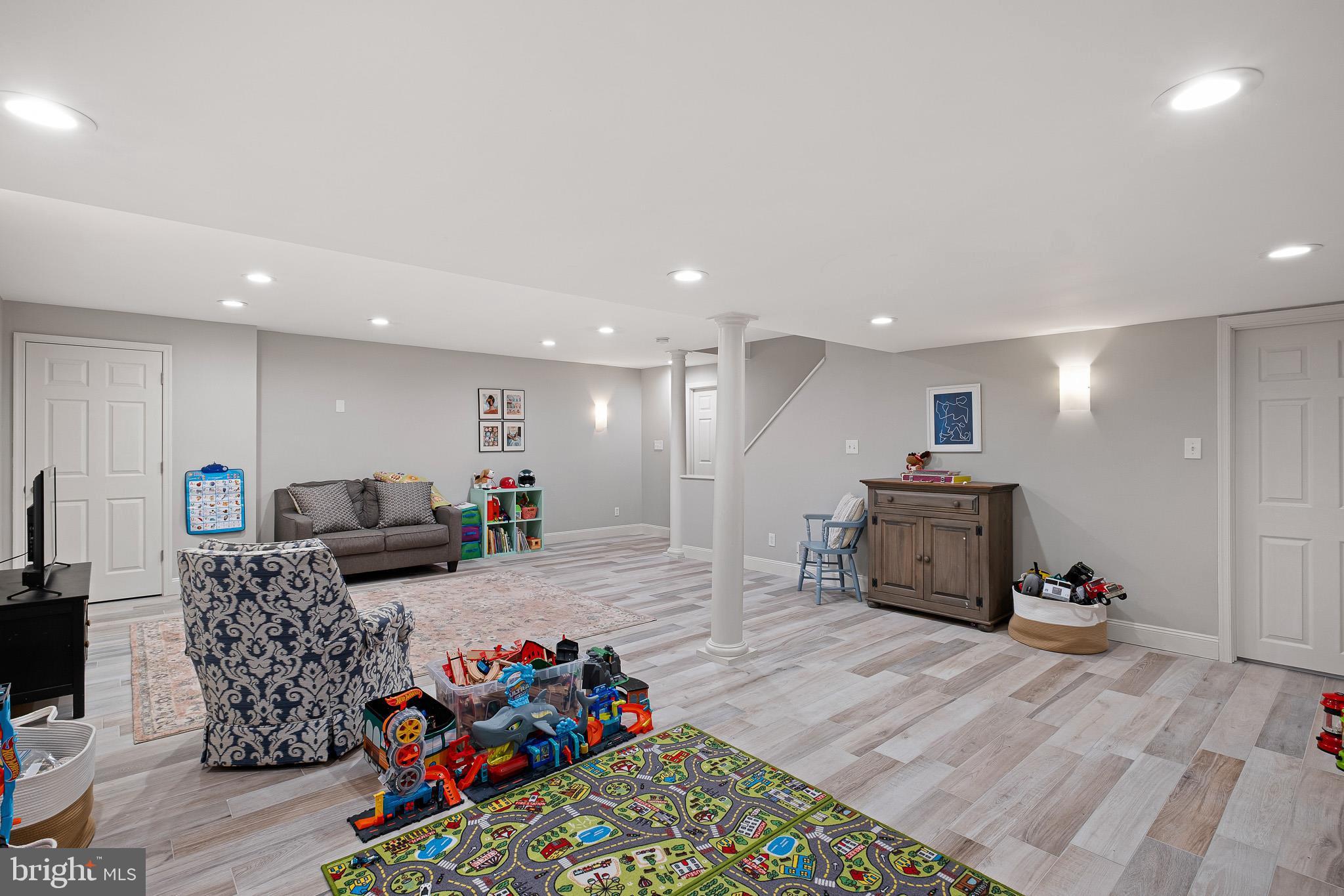 SOMERSET LAKE - Residential