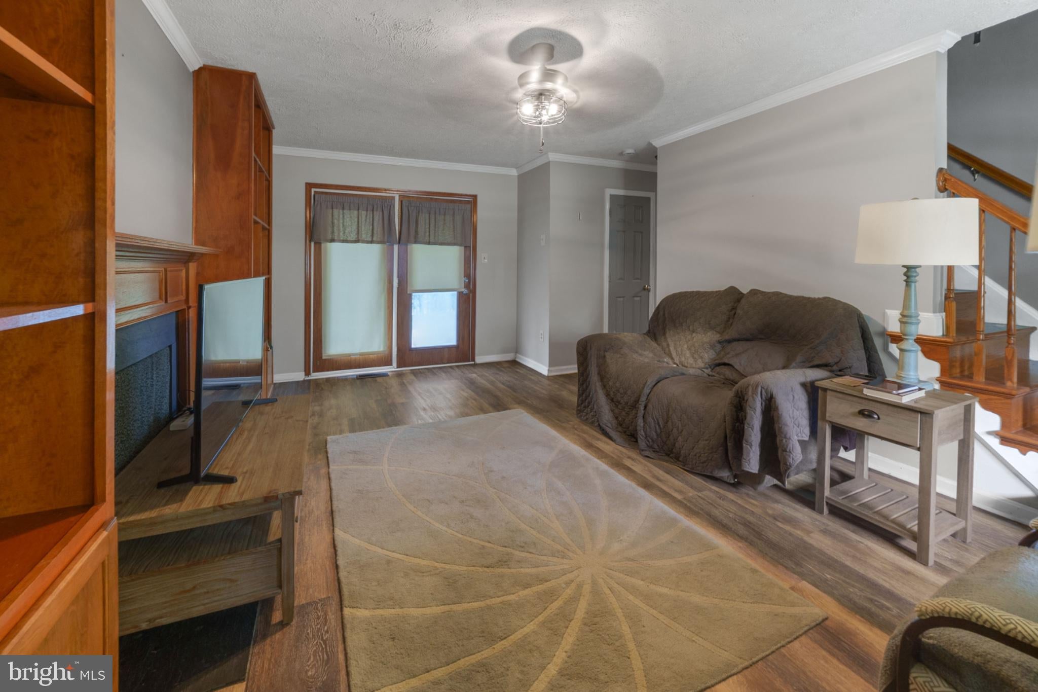 9104 KNOX COURT