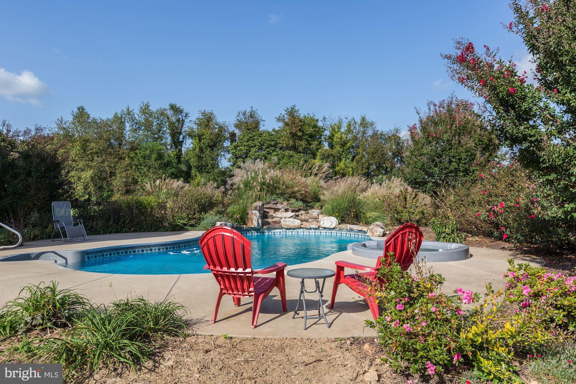 SPRING MEADOWS - Residential