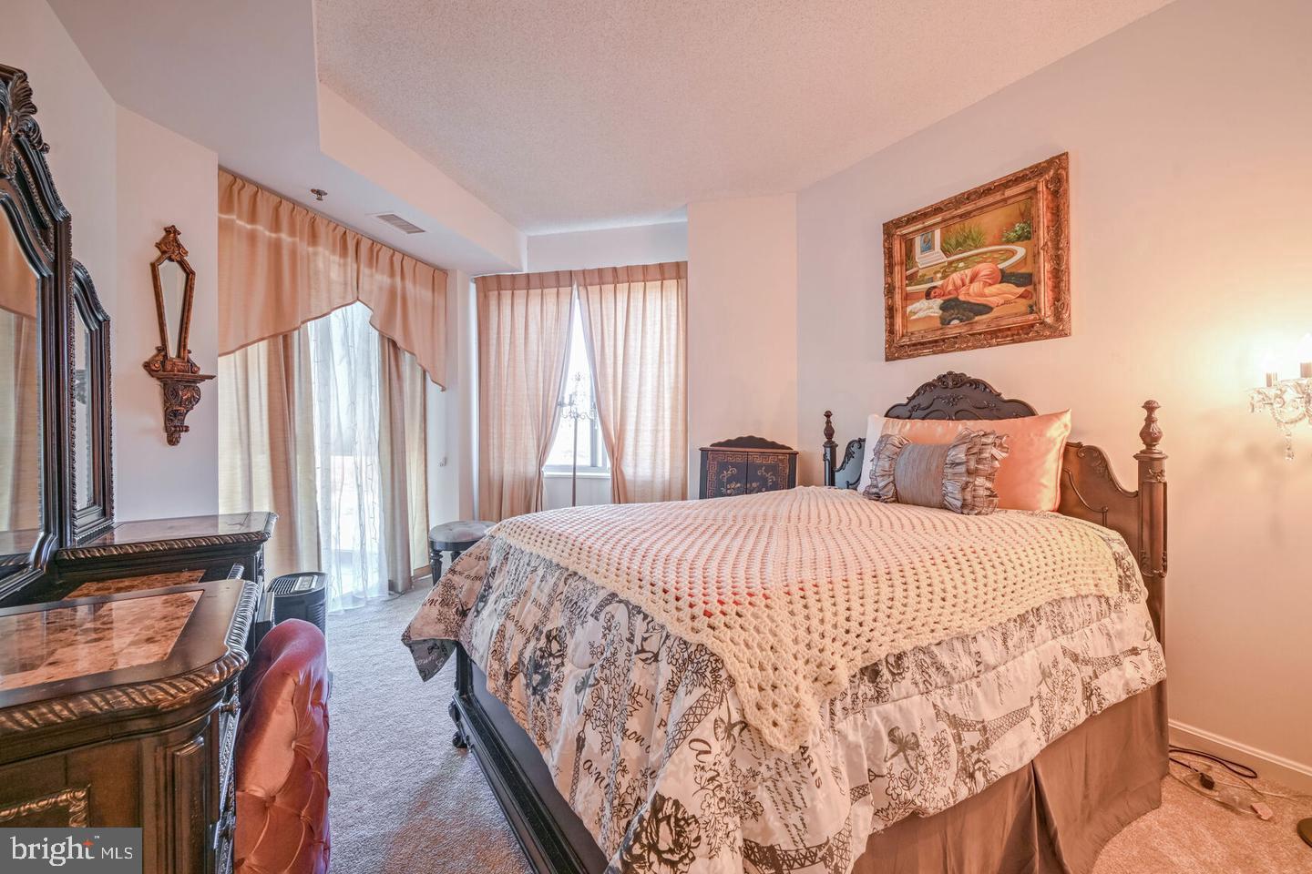 VANTAGE POINT EAST @ LEISURE WORLD - Residential