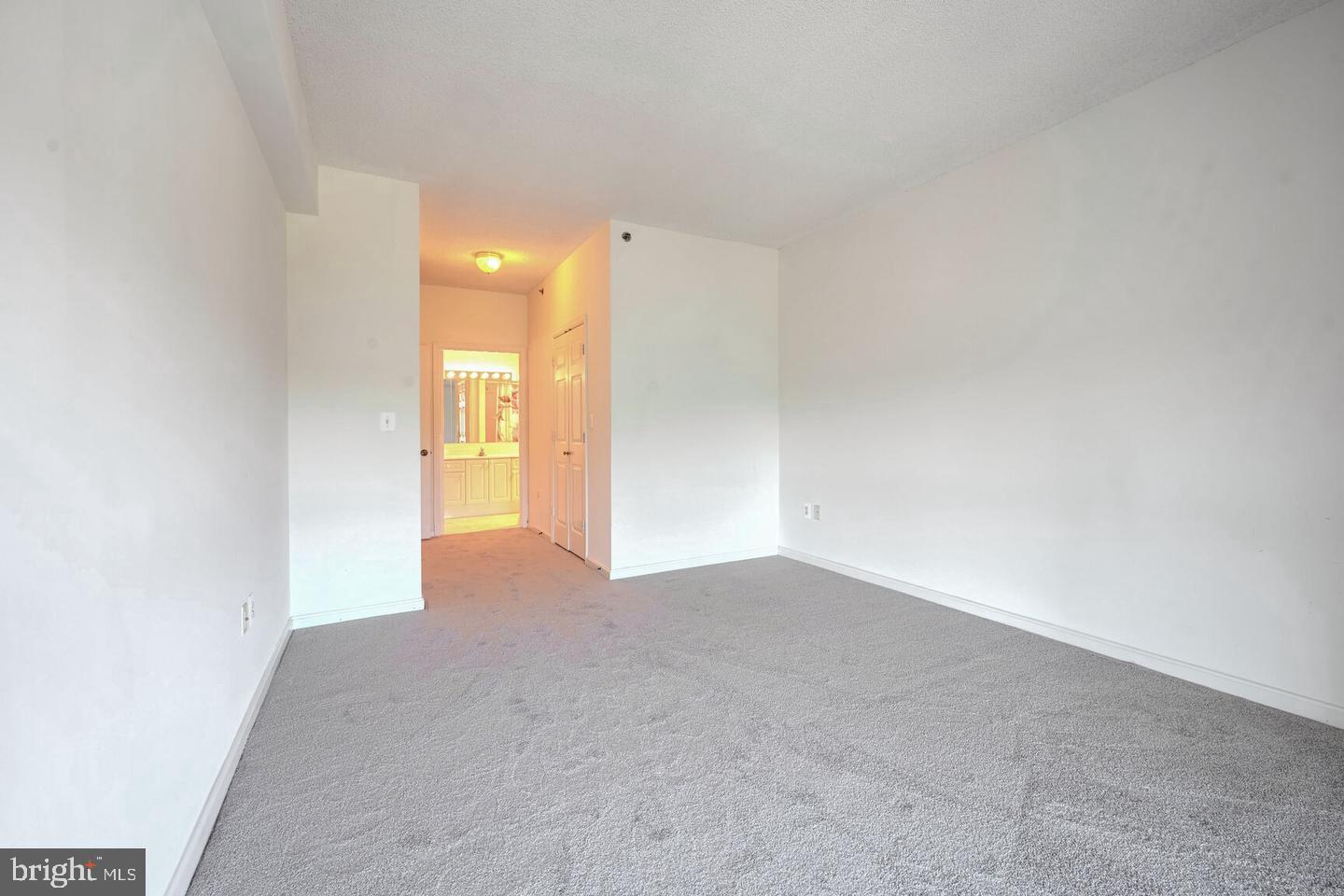 VANTAGE POINT EAST @ LEISURE WORLD - Residential