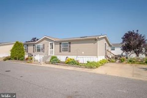 Mobile Home For Sale - 3209 Gentian Lane Ln<br/> MIDDLE RIVER, MD 21220