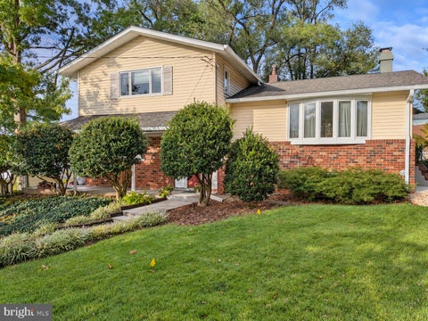 Photo of 5002 Roslyn Road, ANNANDALE, VA 22003 (MLS # VAFX2342924)