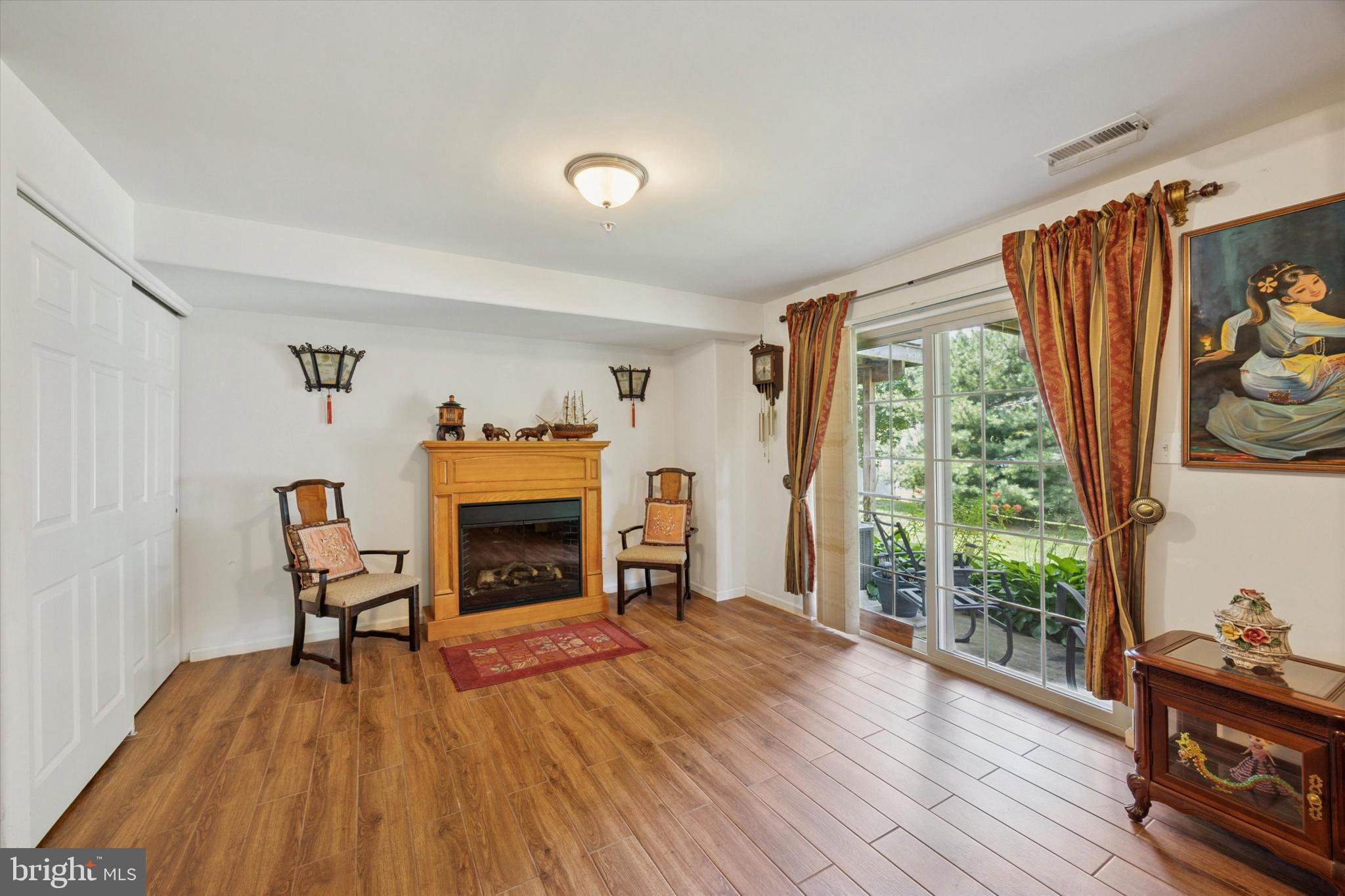 EMERALD WALK - Residential