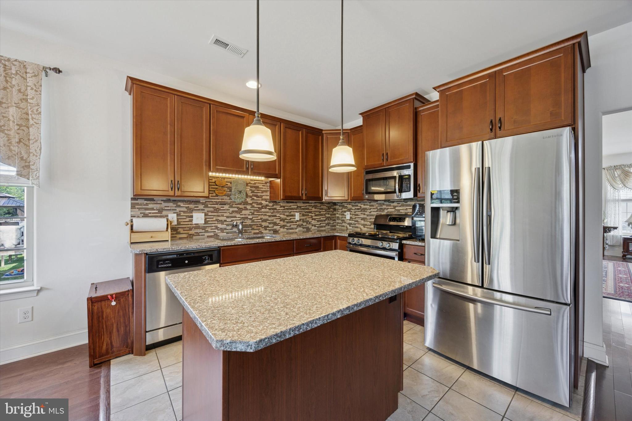 EMERALD WALK - Residential