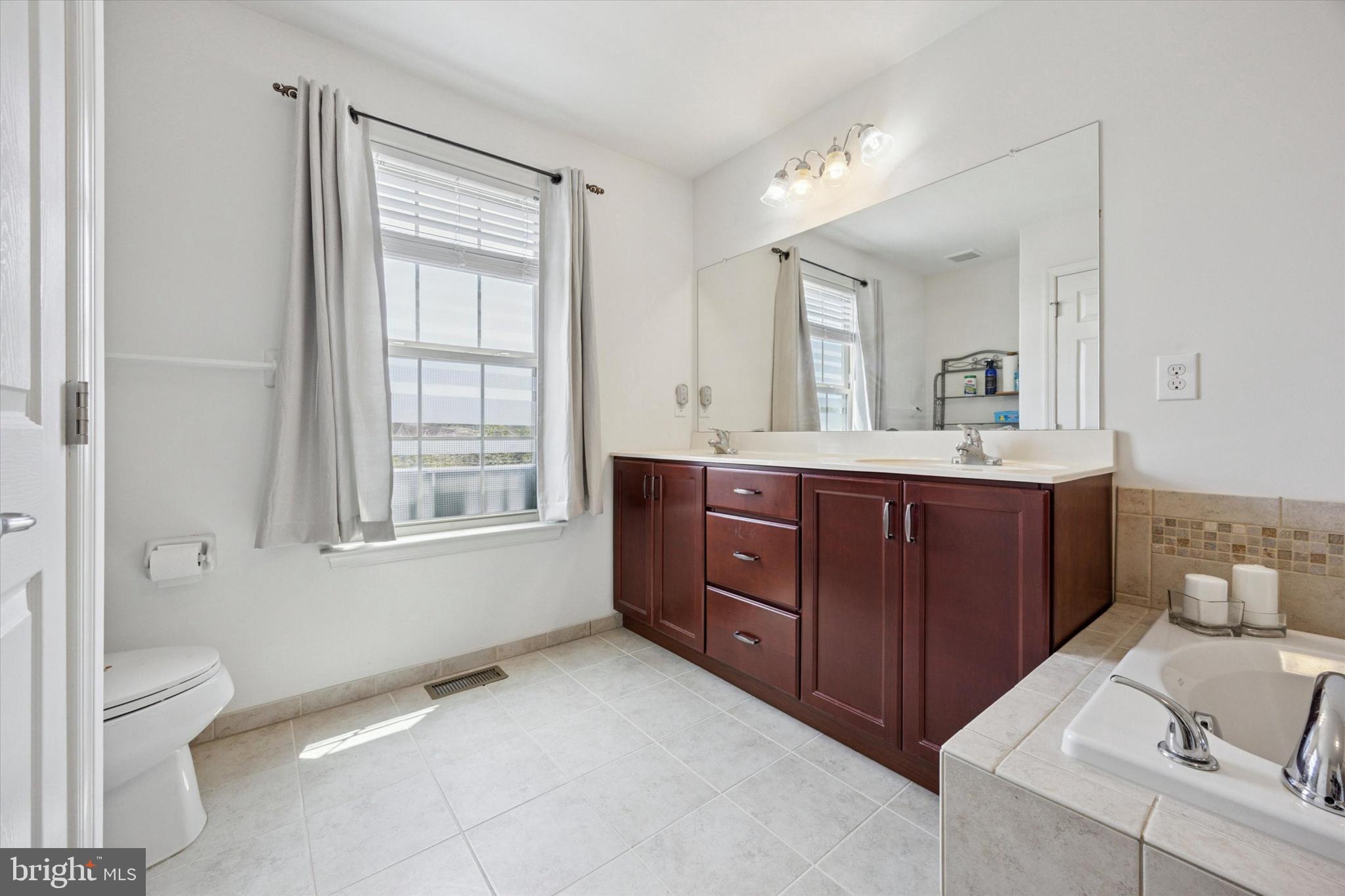 EMERALD WALK - Residential