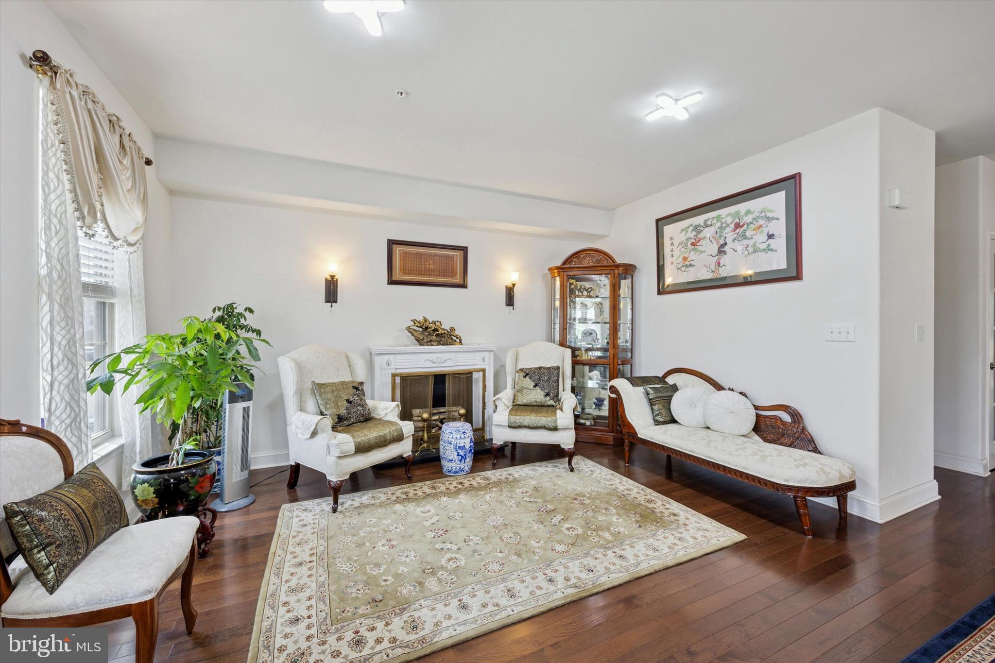 EMERALD WALK - Residential