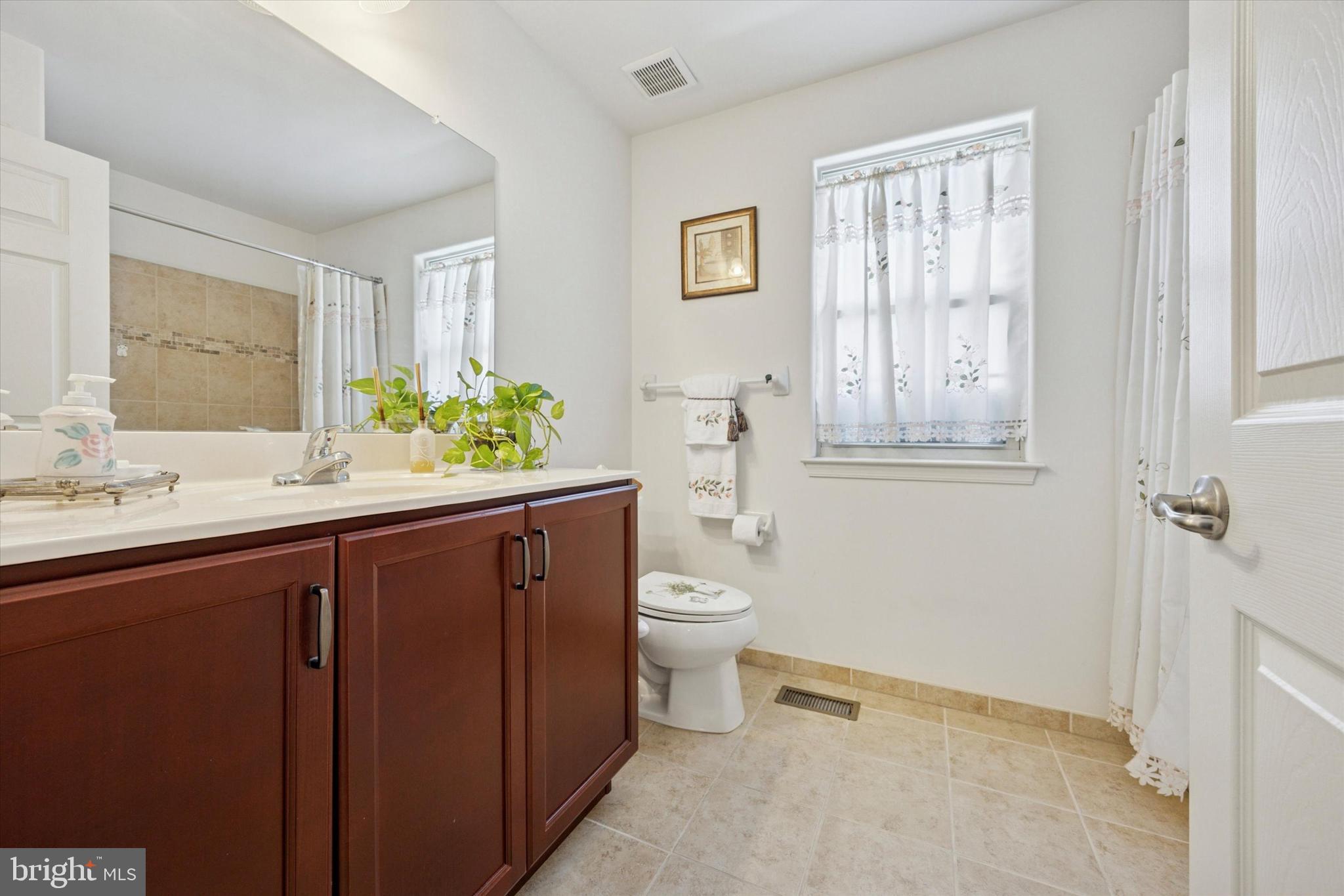 EMERALD WALK - Residential