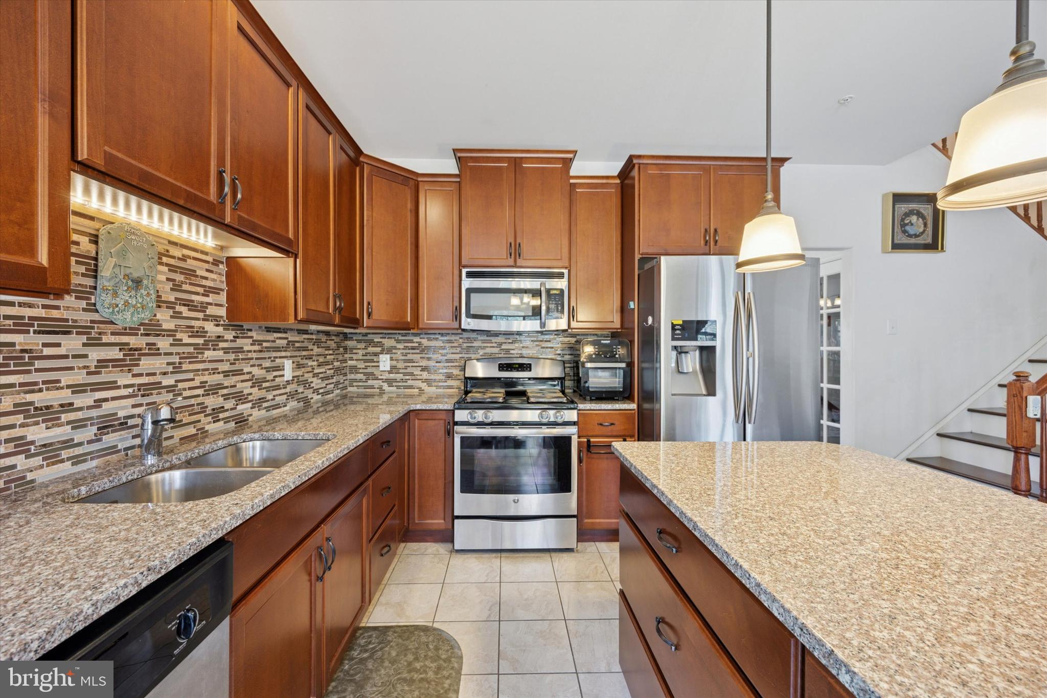 EMERALD WALK - Residential