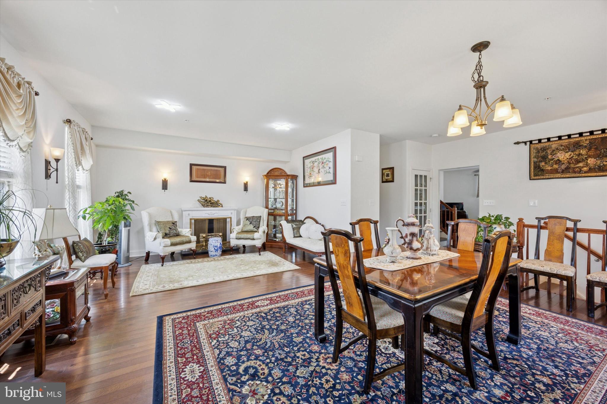 EMERALD WALK - Residential