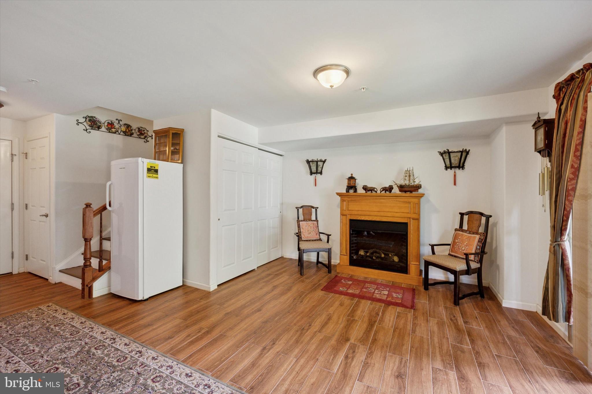 EMERALD WALK - Residential