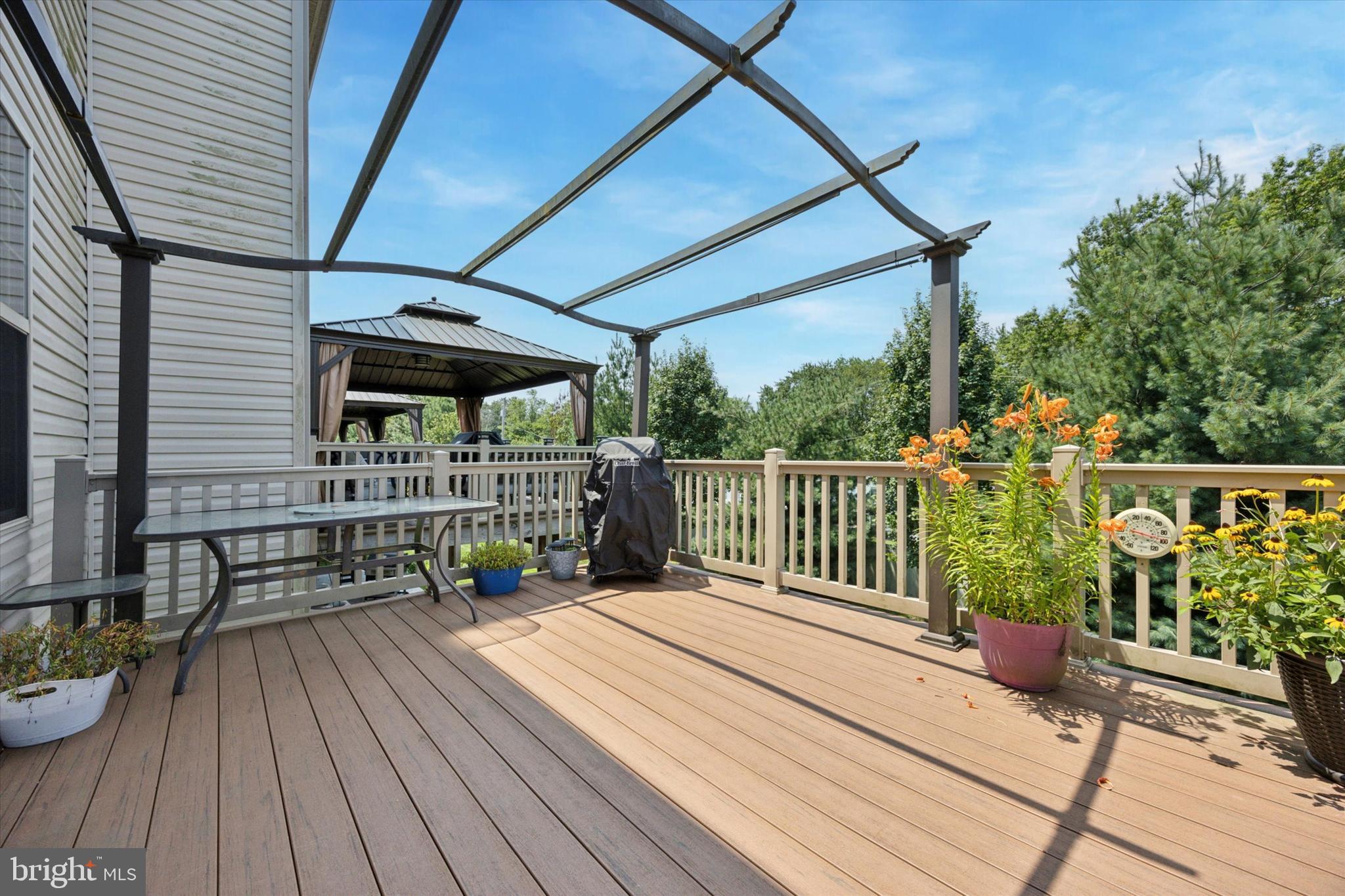 EMERALD WALK - Residential