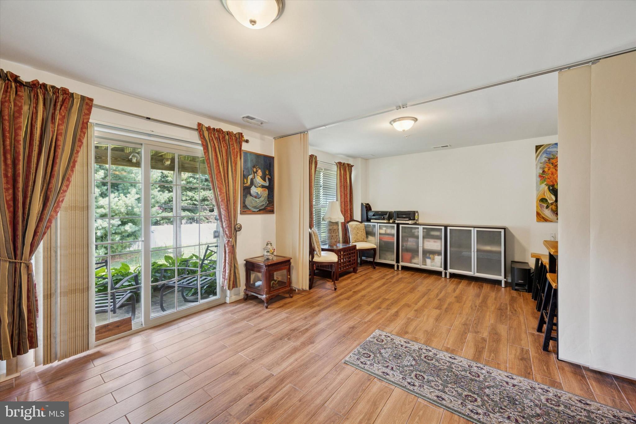 EMERALD WALK - Residential