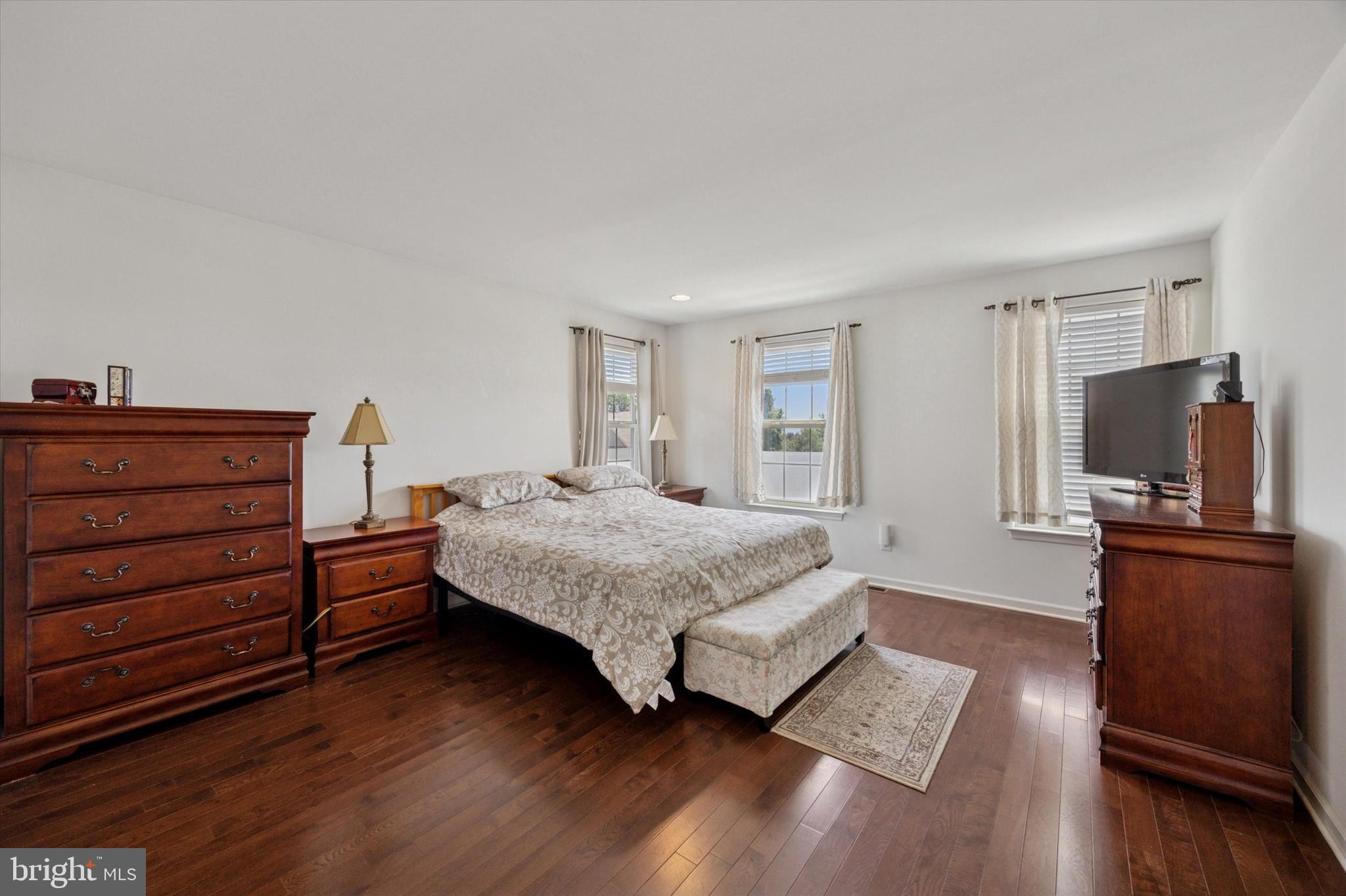 EMERALD WALK - Residential