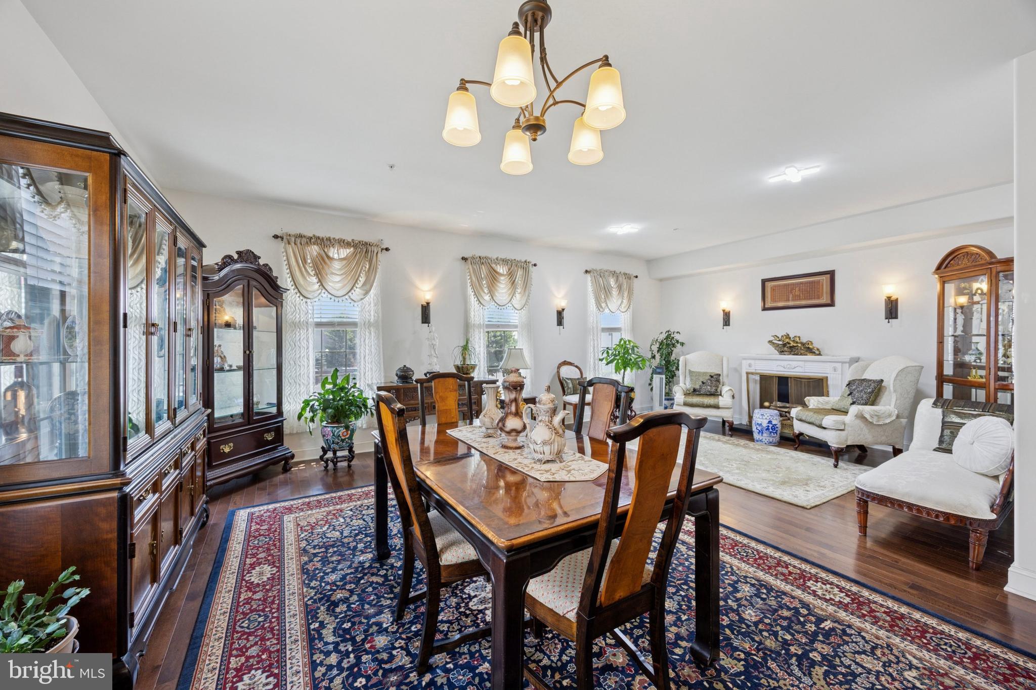 EMERALD WALK - Residential