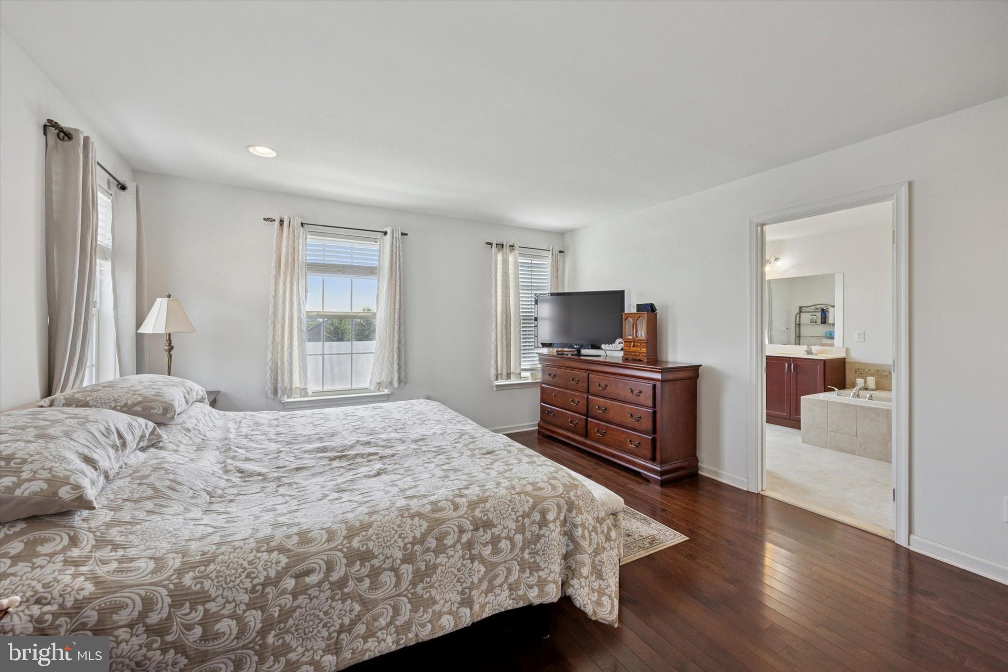 EMERALD WALK - Residential