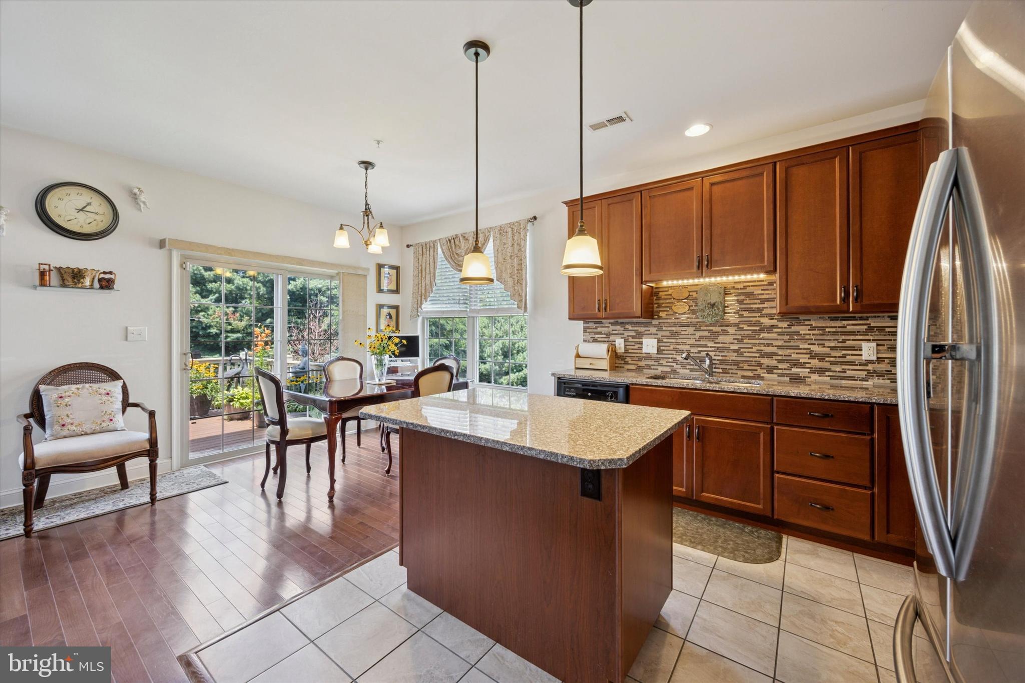 EMERALD WALK - Residential